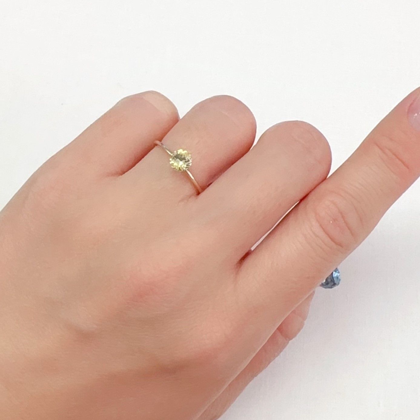 イエローゾイサイト タンザニア産 0.48ct[240427131]5.2x5.1mm前後