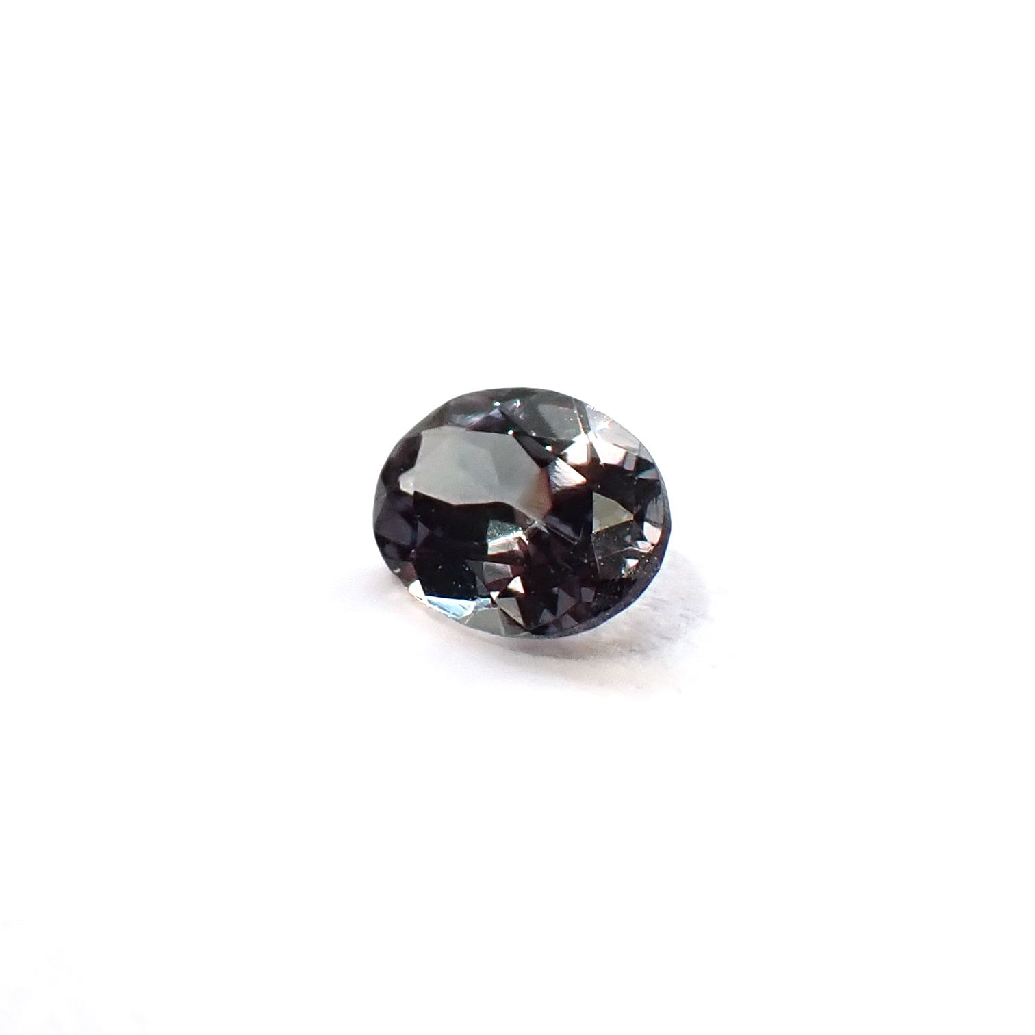 ベキリーブルーガーネット（カラーチェンジガーネット アレキタイプ） マダガスカル・ベキリー産 0.16ct / 4x2.9mm前後 [260732453]