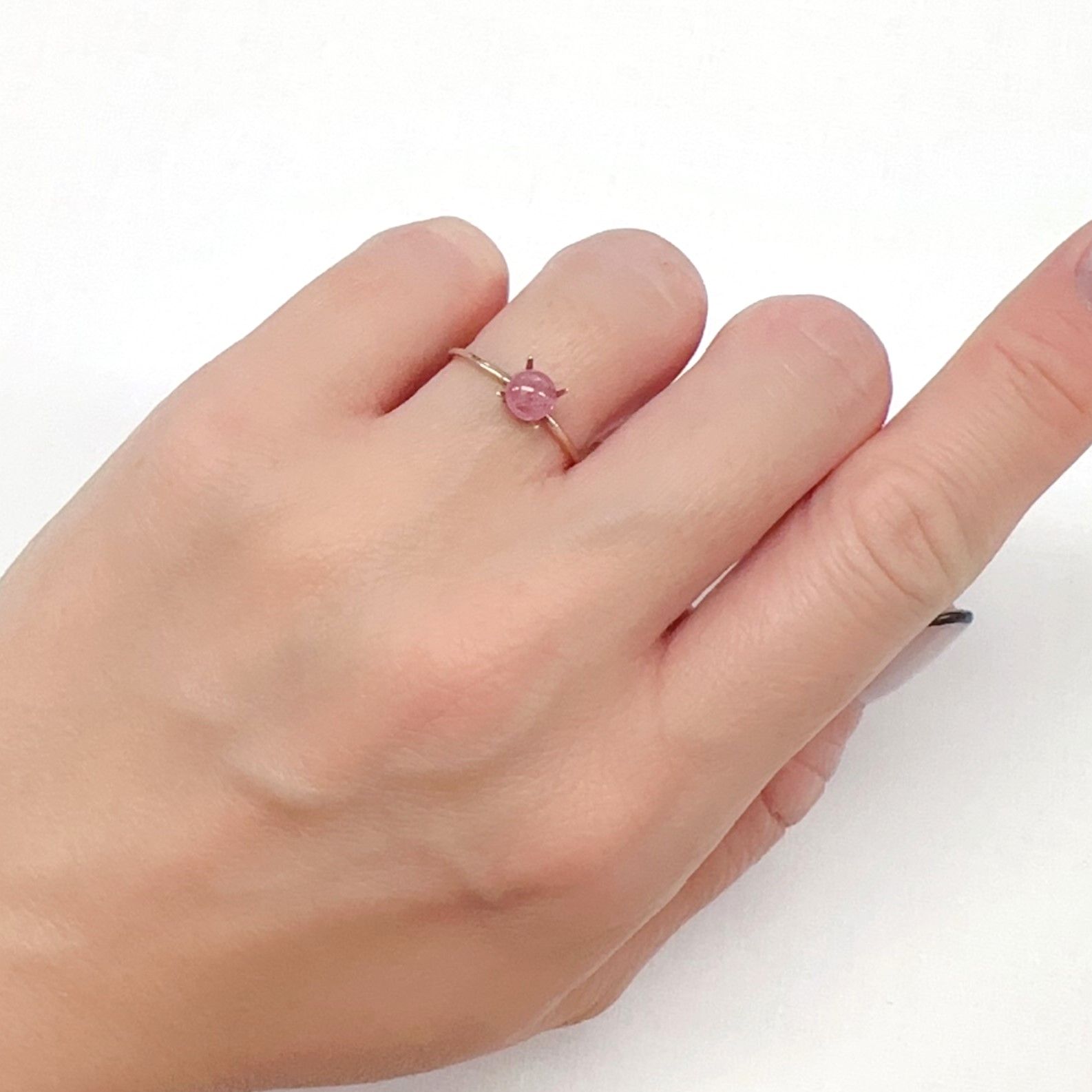 ペツォッタイト(ラズベリル)(宝石名ペツォッタイト)マダガスカル産 0.460ct ソ付(彩珠)[240226147]4.9x4.9mm前後