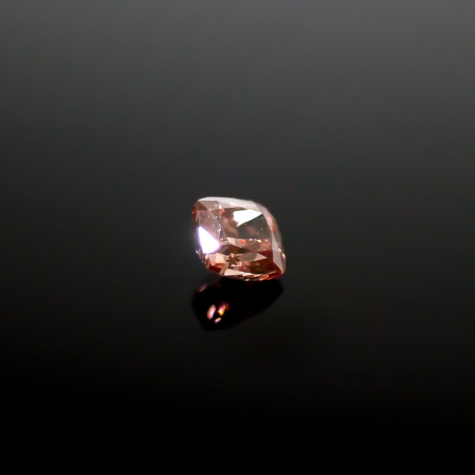 ピンクダイヤモンド(宝石名ダイアモンド VVS-2/FANCY DEEP BROWNISH PINK) 0.041ct ソ付(AGT)[250129711]1.93x1.82mm前後