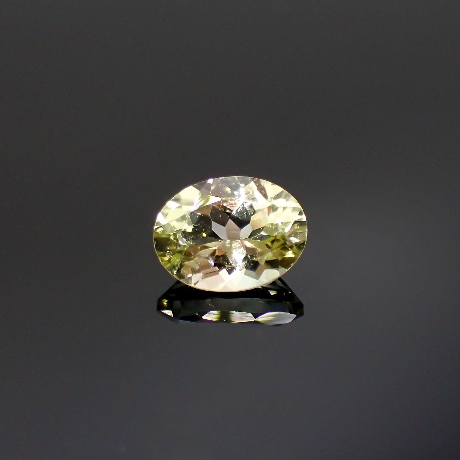 バイカラートルマリン(宝石名トルマリン)コンゴ民主共和国産 1.38ct 識別済[220717023]8.1x6.2mm前後