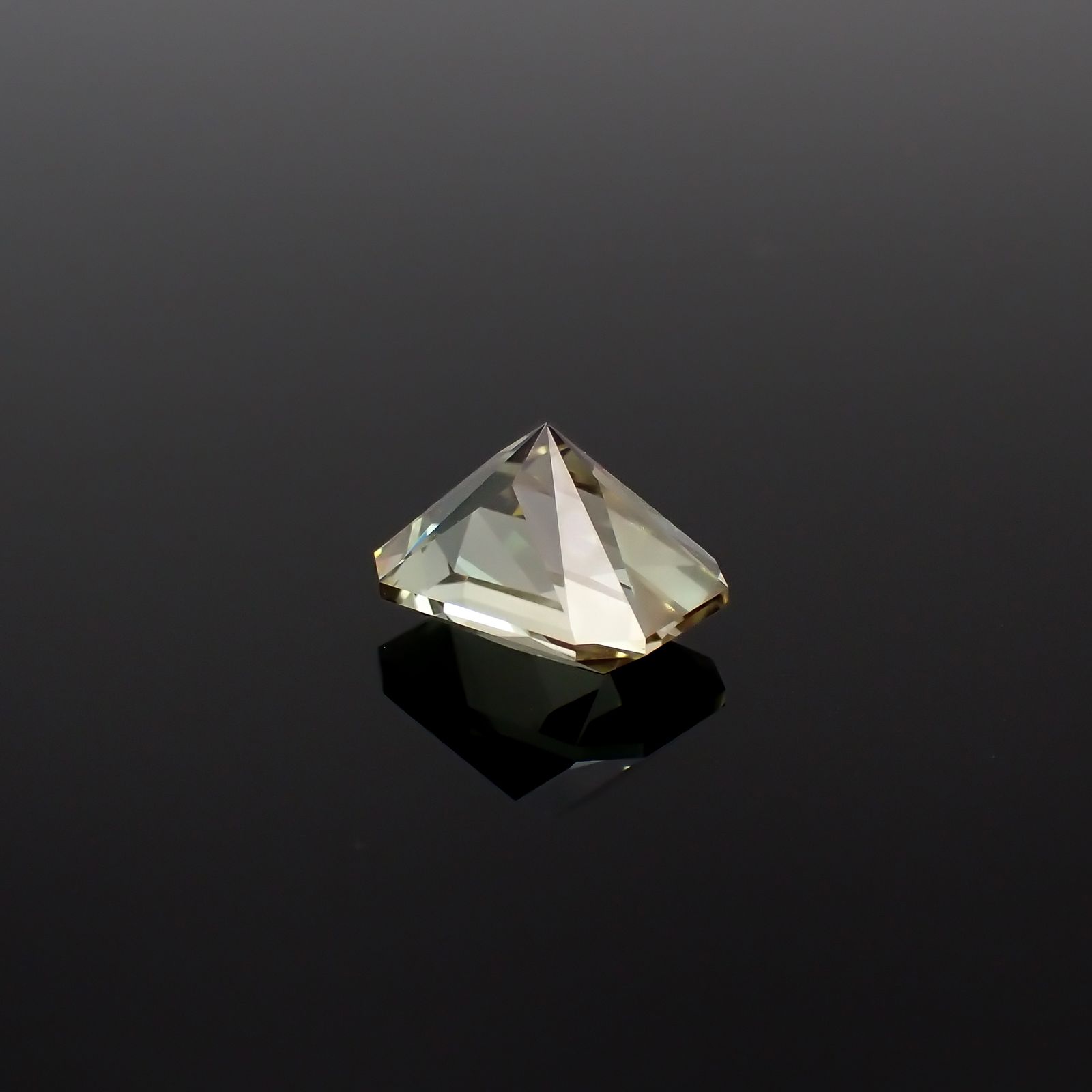 ◇バリオンカット◇バイカラーオレゴンサンストーン アメリカ・オレゴン州産 3.02ct[231224663]10.3x7.2mm前後