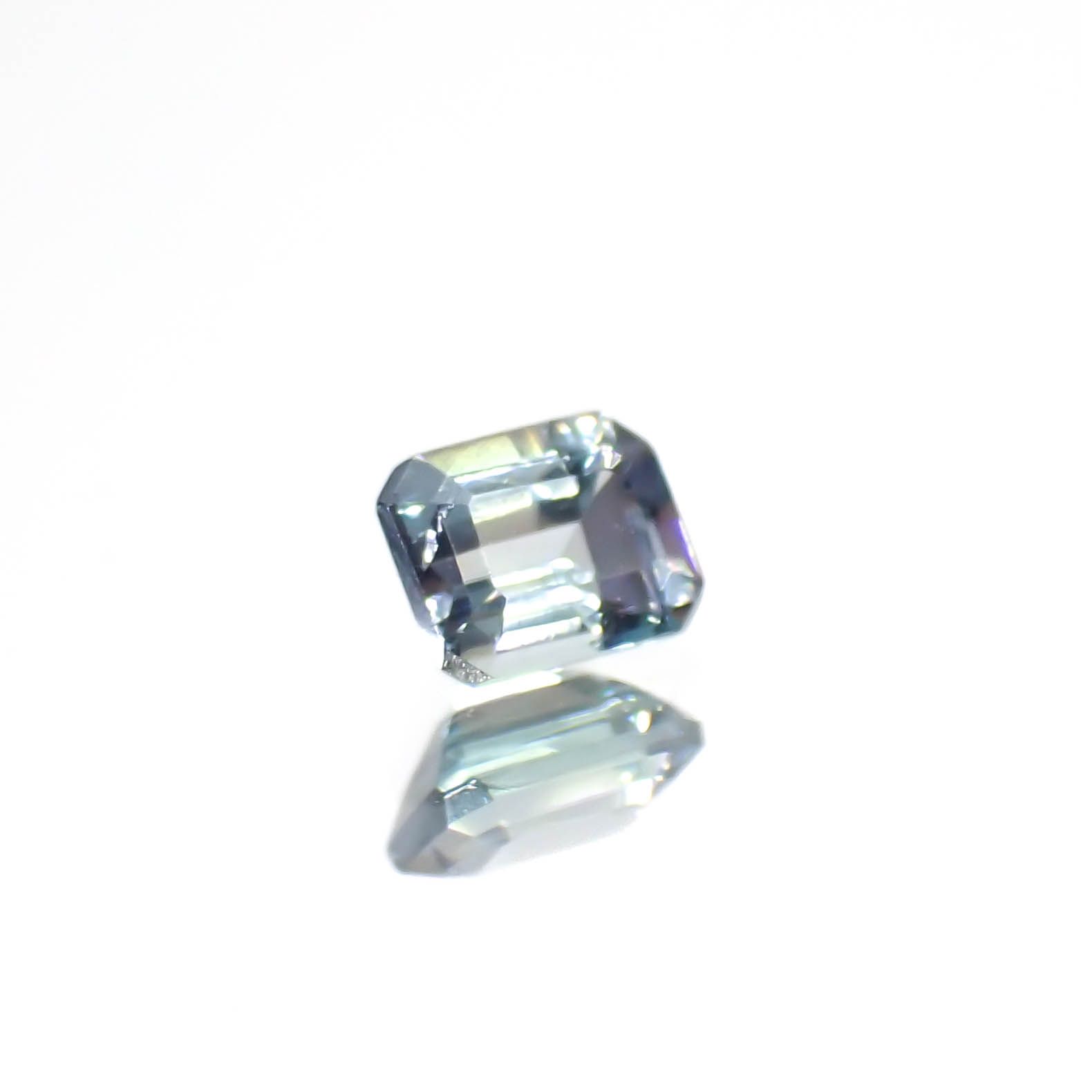ブルーグリーンコーネルピン(宝石名コーネルピン)タンザニア産 0.13ct 識別済[230421863]3.1x2.6mm前後