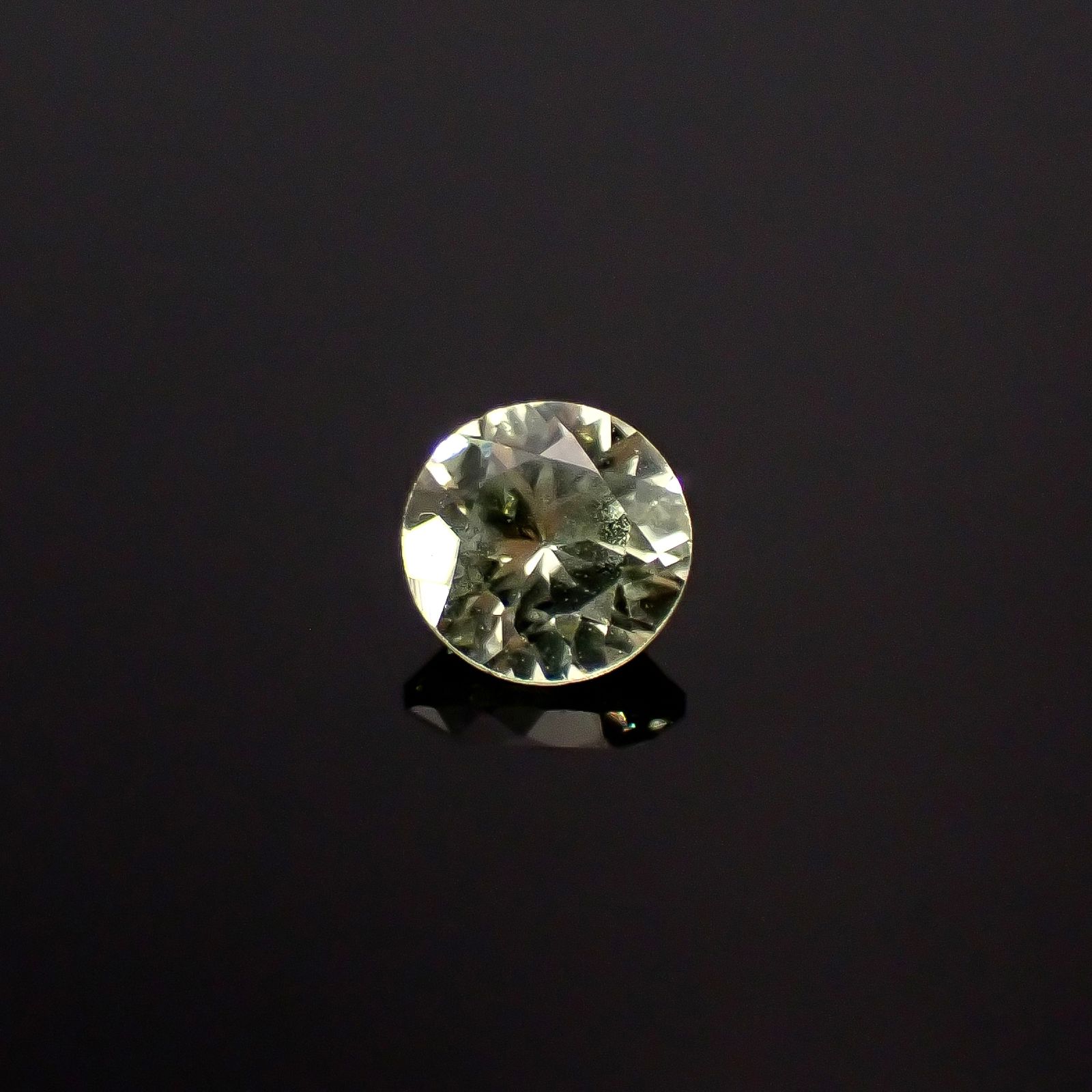 モンタナサファイア(宝石名サファイア)アメリカ・モンタナ州産 識別済 0.48ct / 4.6x4.6mm前後 [260221284]