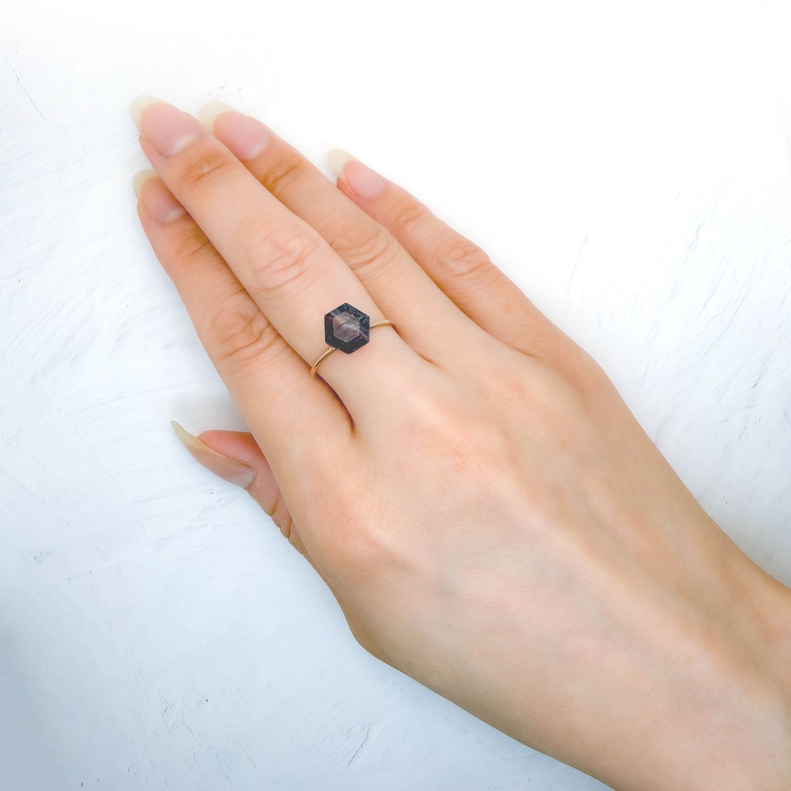 ◇ヘキサゴンカット◇パーティカラーフローライト フルオレッセンス 中国産 2.74ct / 9.1x7.9mm前後 [260932784]