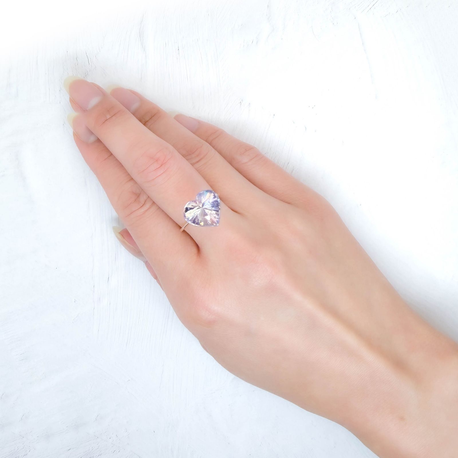 レインボームーンストーン マダガスカル産 6.21ct / 11.8x12.8mm前後