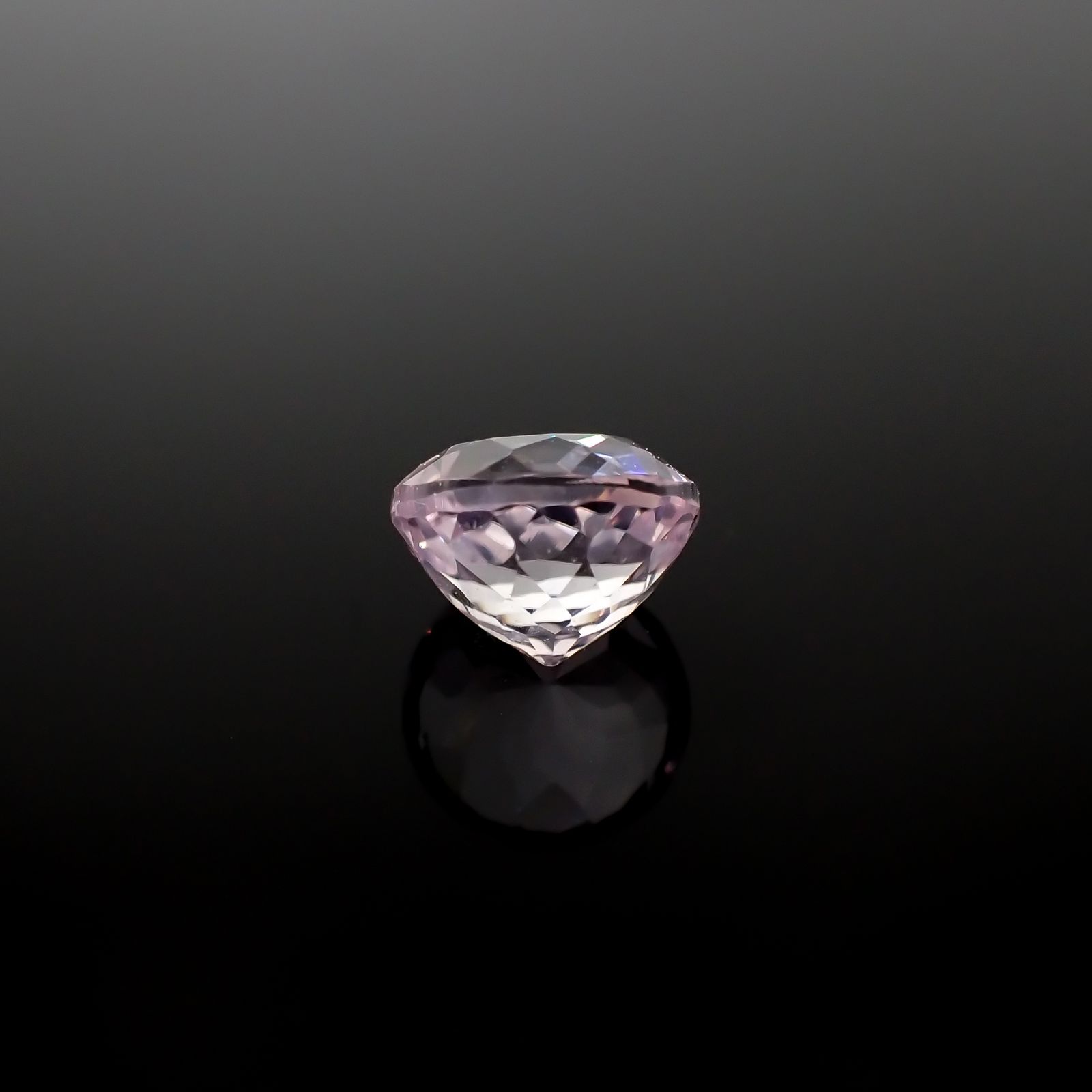クンツァイト アフガニスタン産 1.16ct[240125355]6.2x6.2mm前後