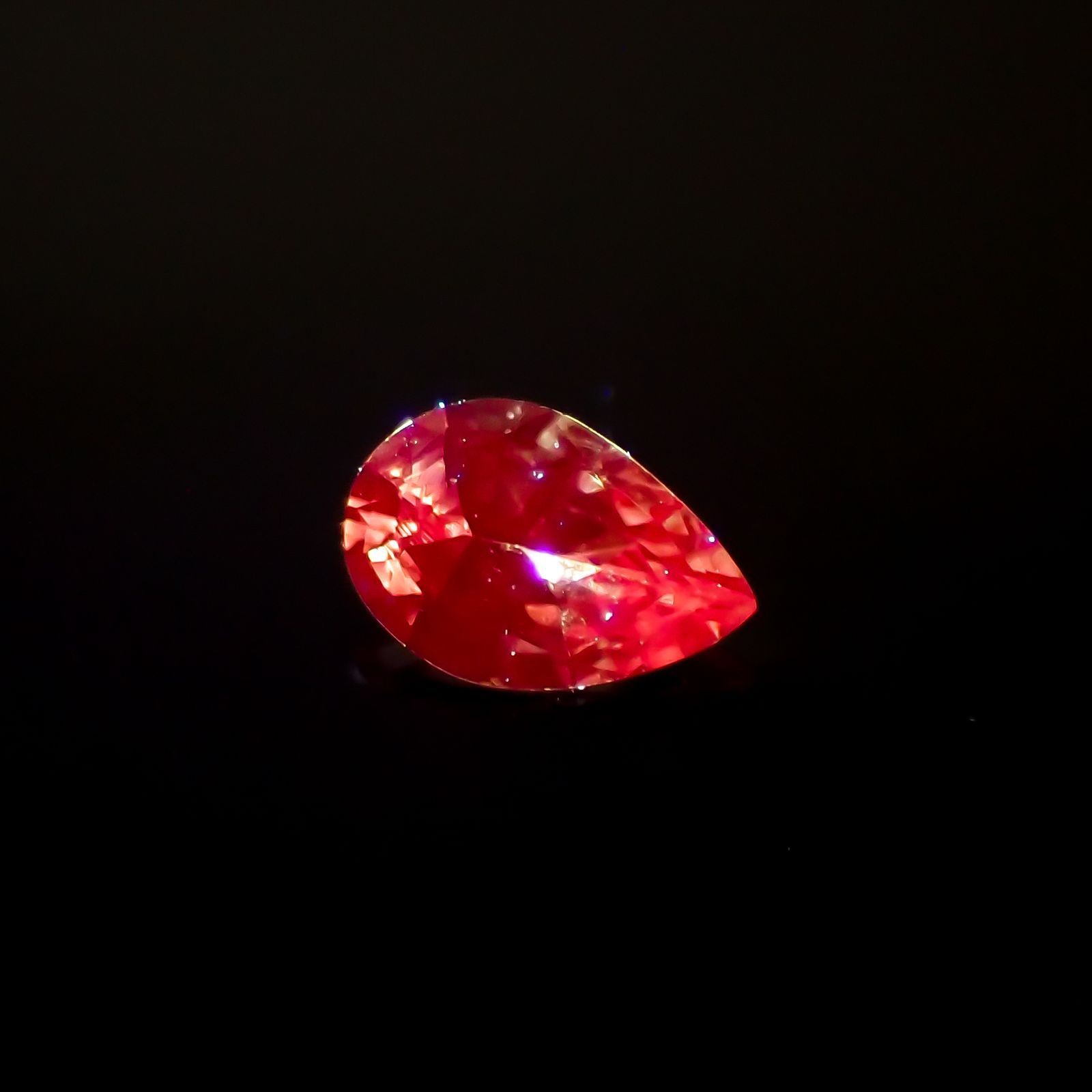 パパラチャサファイア(宝石名サファイア/別名パパラチャ・サファイア)スリランカ産 0.048ct ソ付[221219647]2.95x2mm前後