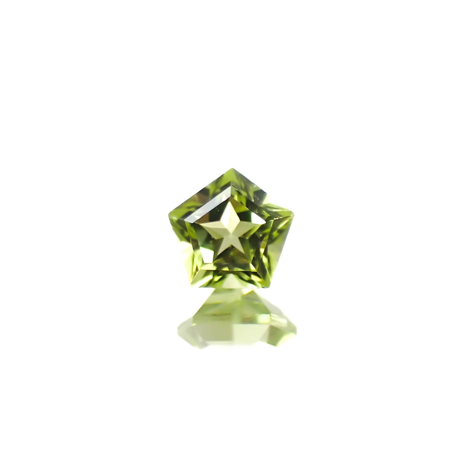◇ペンタゴンカット◇ペリドット(宝石名ペリドット)アメリカ産 0.27ct 識別済[250330113]4.1x4.2mm前後