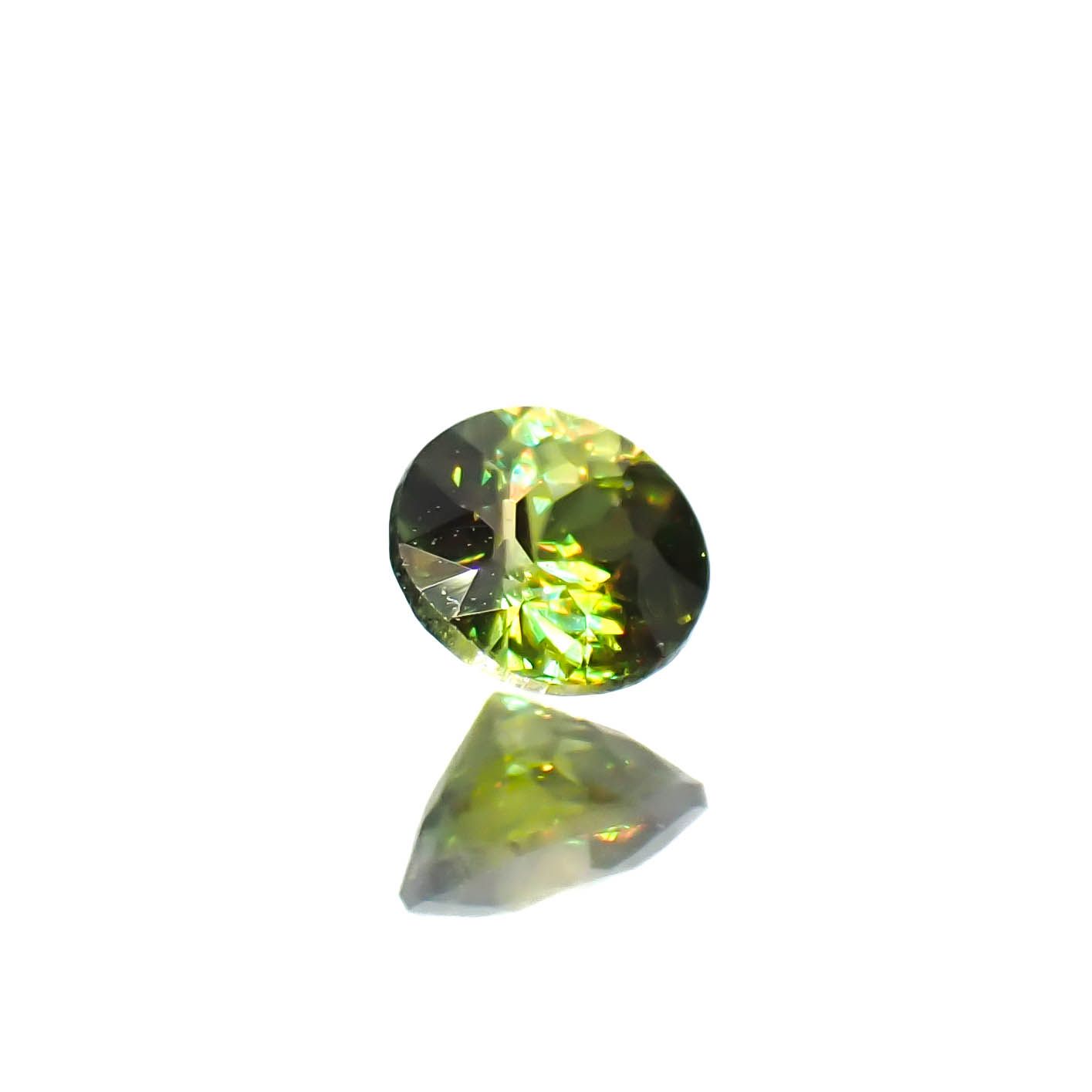 カラーチェンジスフェーン パキスタン産 0.22ct / 3.6x3.6mm前後 [250931060]