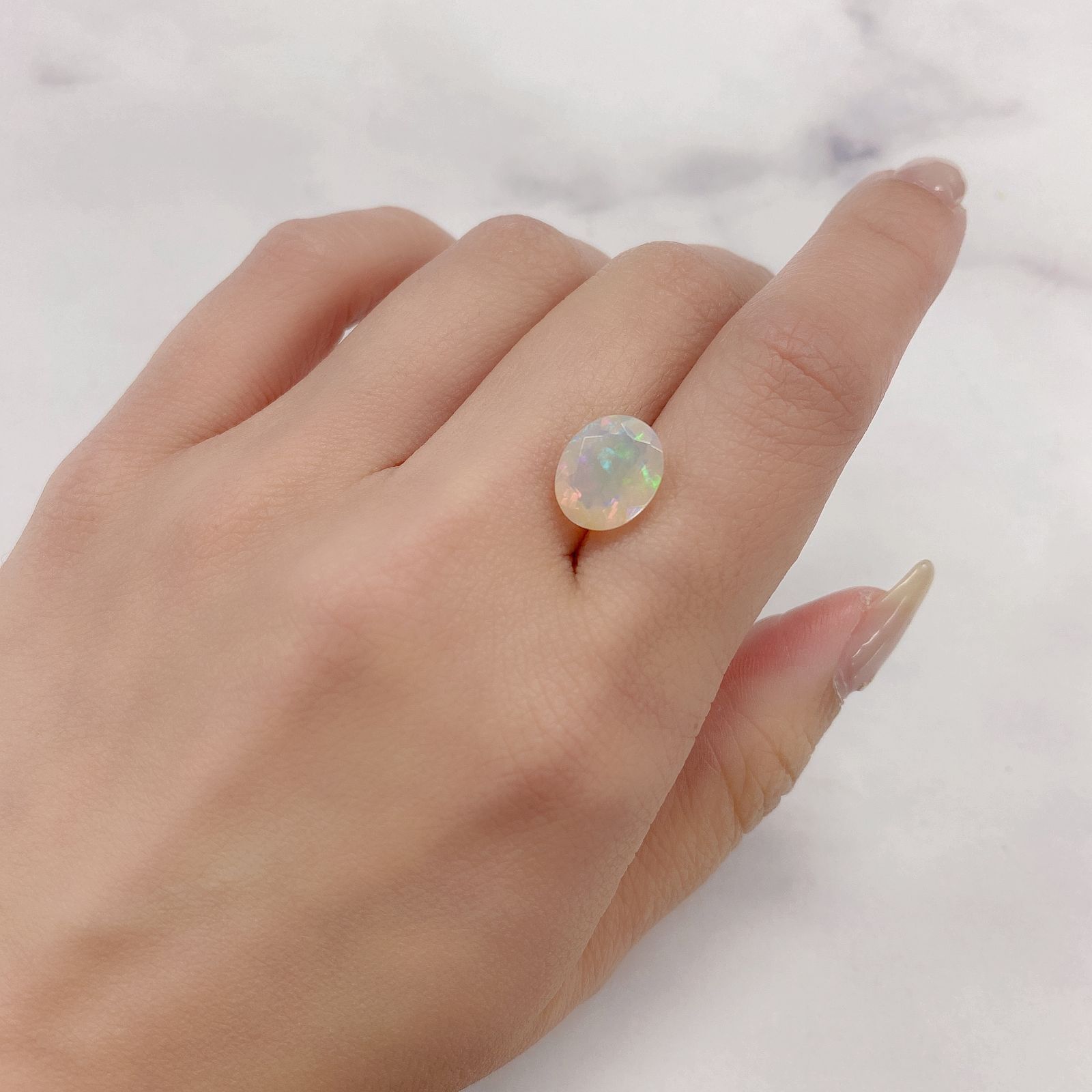 エチオピアオパール(宝石名オパール)エチオピア産 2.33ct 識別済[230722905]10.9x9mm前後