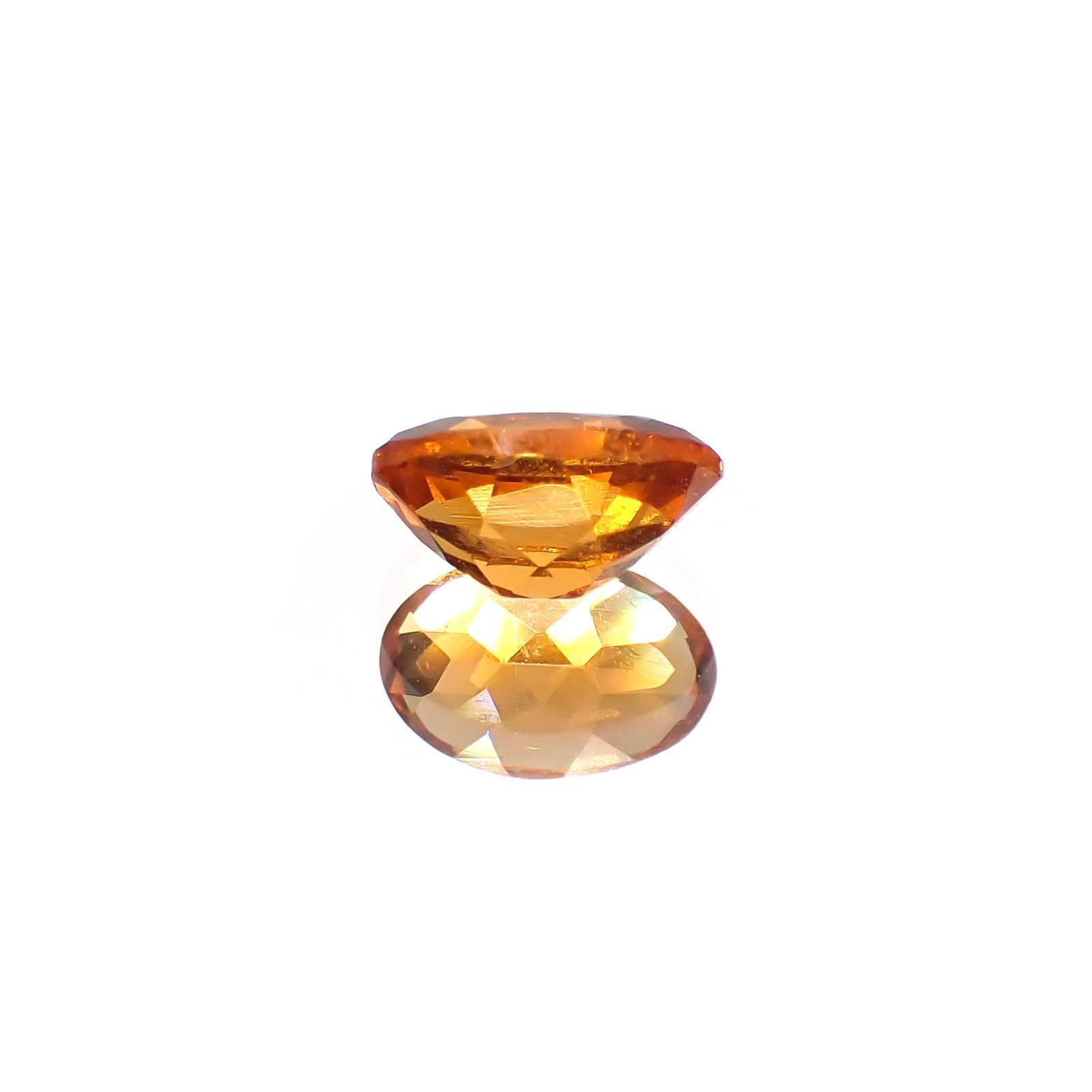 スペサルティンガーネット(宝石名ガーネット)タンザニア産 識別済 0.69ct / 6.2x4mm前後 [260617545]