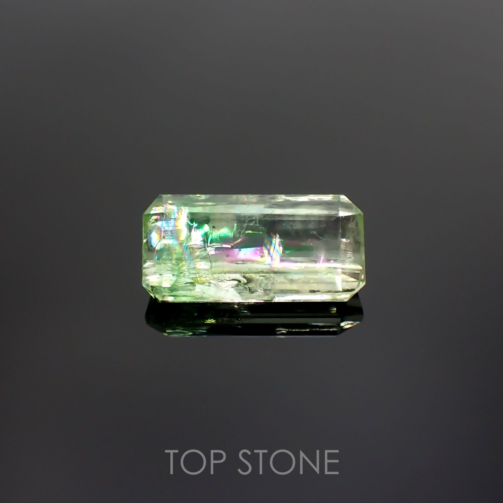 パーティカラーグロッシュラーガーネット(宝石名パーティカラード グロッシュラー・ガーネット) タンザニア産 2.254ct ソ付(彩珠)[21049771]10.6×5.3mm前後