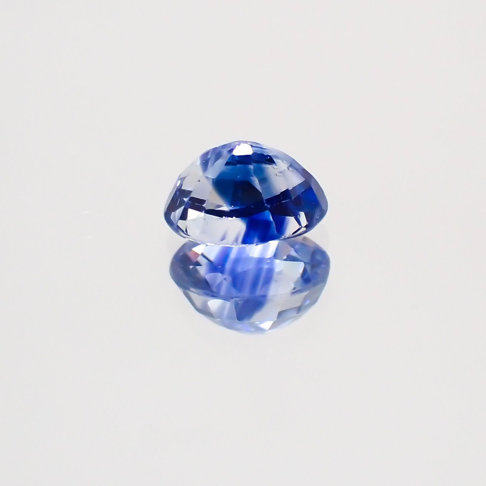 サファイア マダガスカル・スリランカ産 ルース 0.5ct[21028710]5.1×3.7mm前後