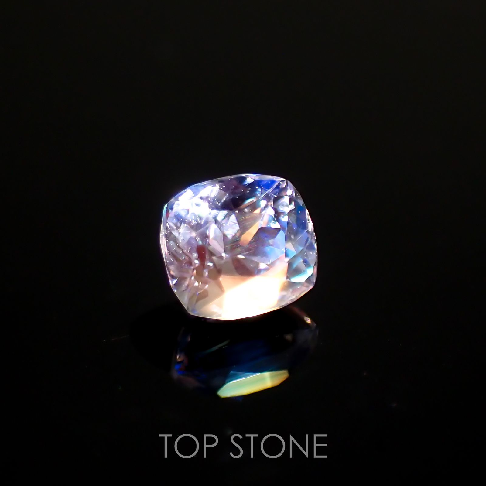 レインボームーンストーン(宝石名ラブラドライト)マダガスカル産 0.52ct 識別済[221018295]4.9x4.4mm前後