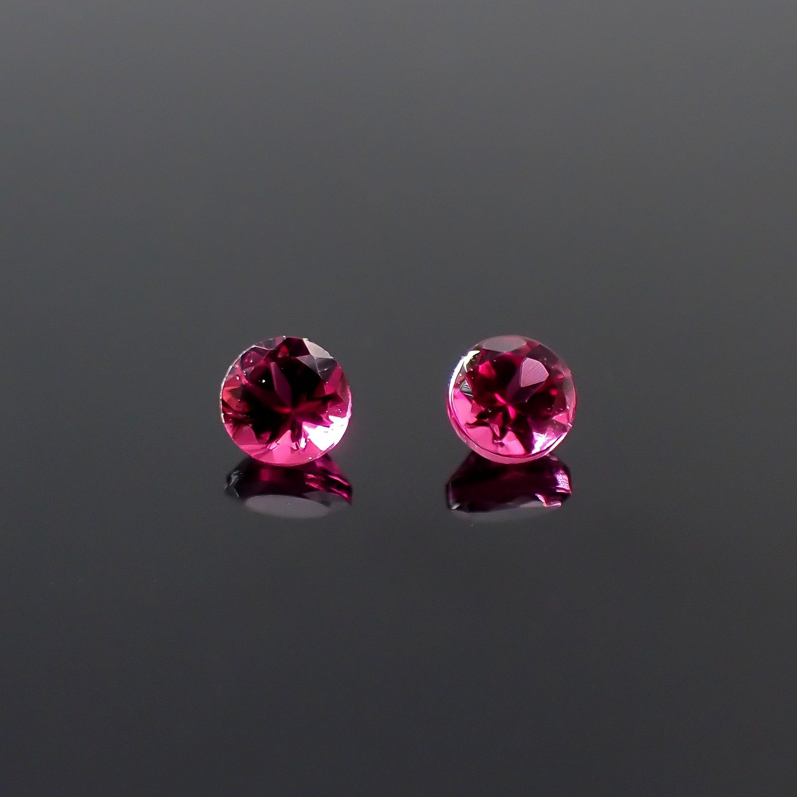 ◇ペアセット◇ルベライト ブラジル産 0.25ct(2pcs合計) / 2.9x2.9mm前後 [251031165]