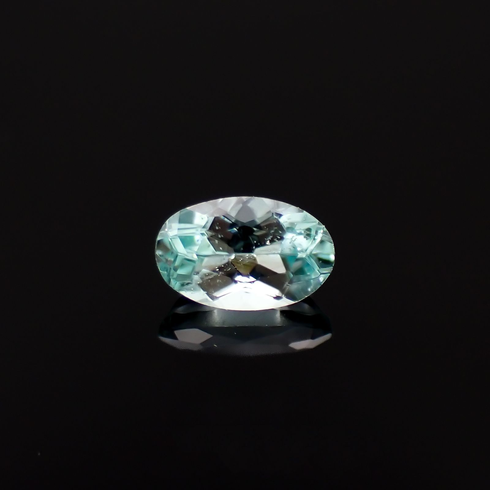 パライバトルマリン モザンビーク産 0.27ct / 5.1x3.1mm前後 [230220372]