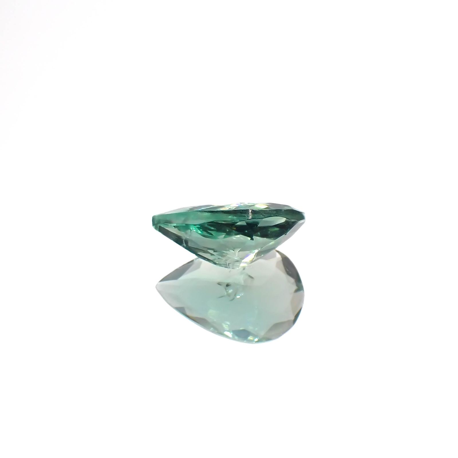 フローライト フルオレッセンス イギリス・ロジャリー鉱山産 2.92ct[230522142]12.1x7.9mm前後