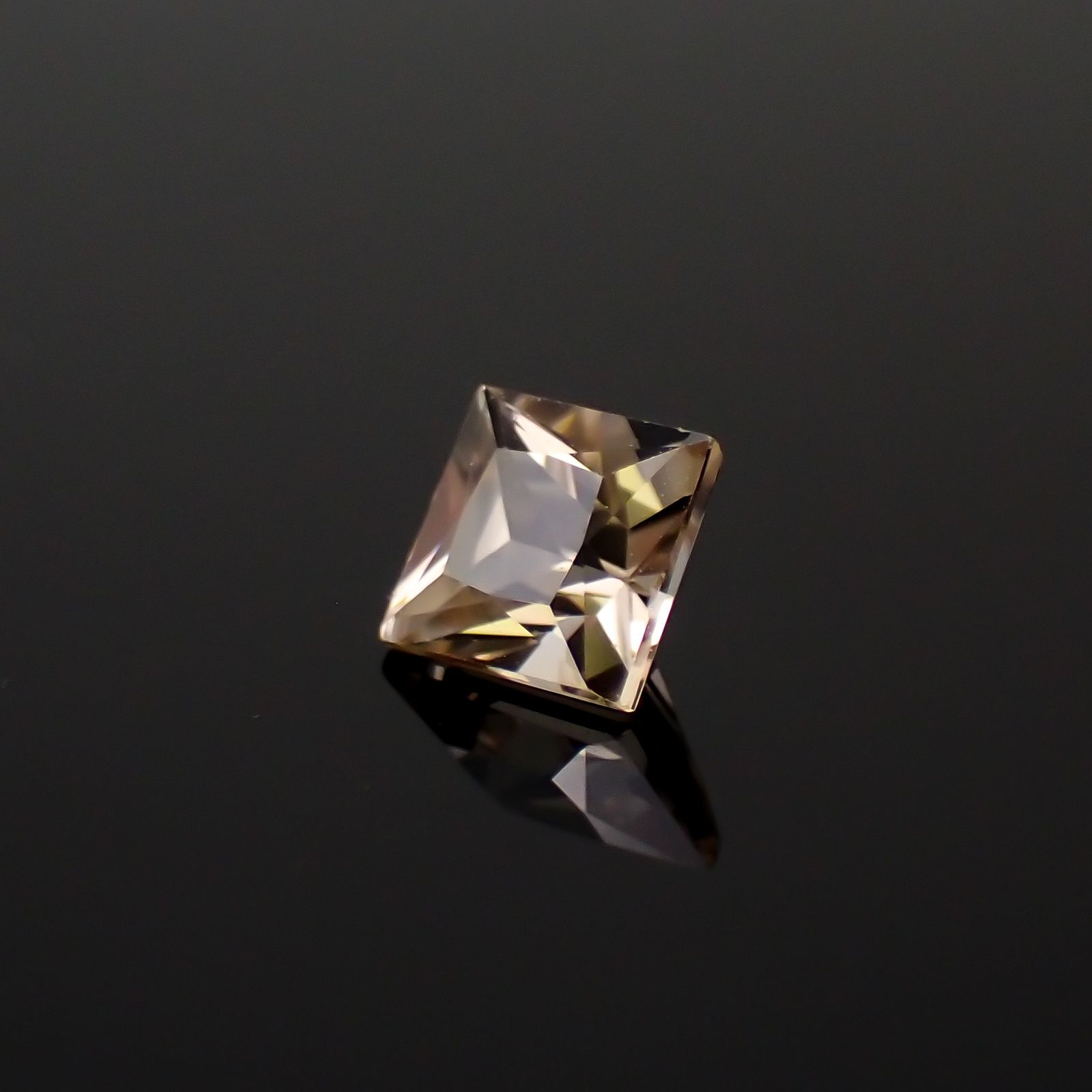 ◇プリンセスカット◇シャンパンカラージルコン スリランカ/カンボジア産 0.53ct[230421644]4x3.9mm前後