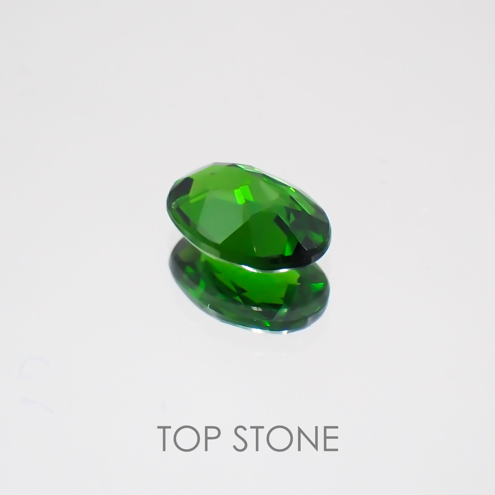 クロムダイオプサイド(宝石名クロム・ダイオプサイド) ロシア産 0.77ct 識別済[21069932]7.1×5.1mm前後