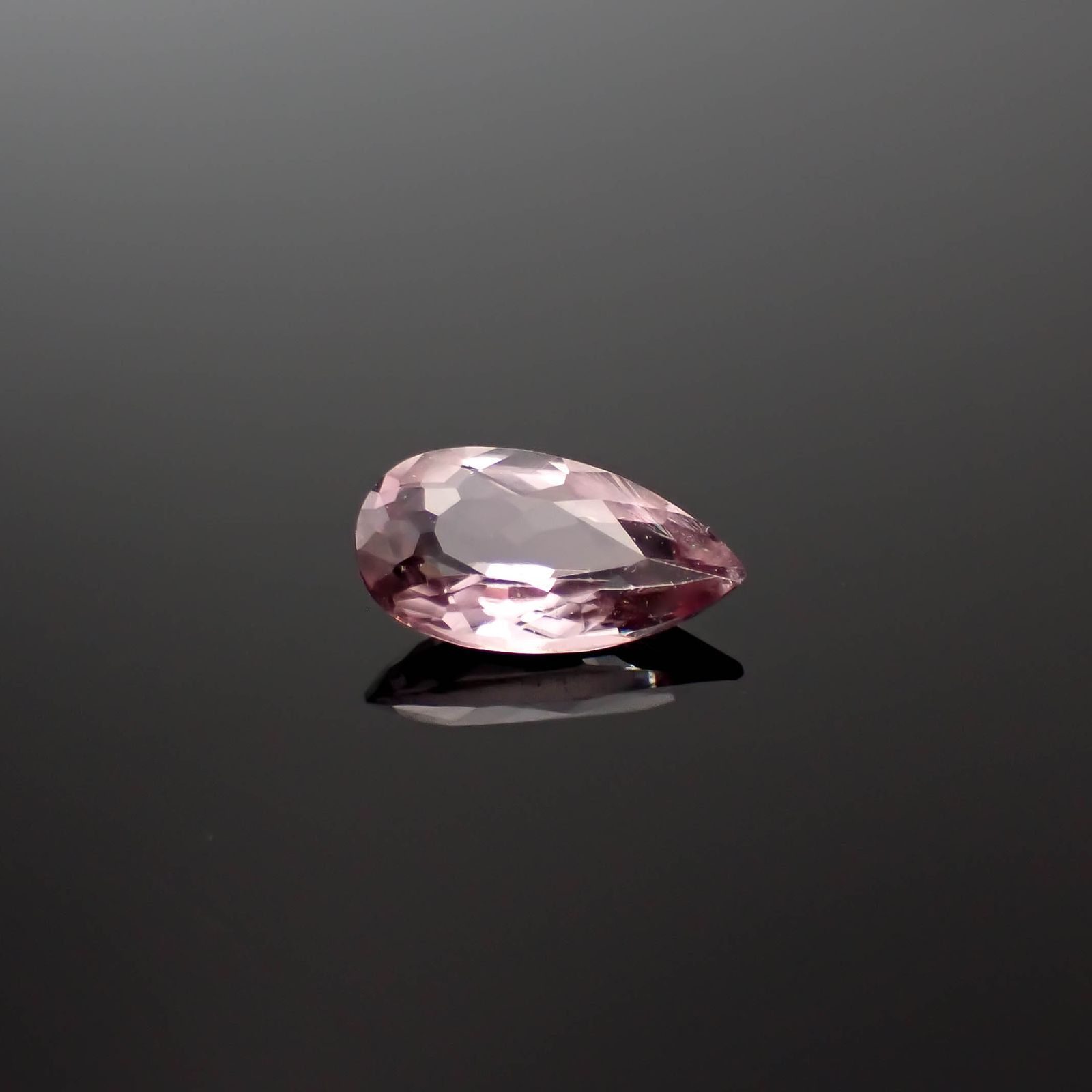 カラーシフト ピンクダイアスポア アフガニスタン産 0.67ct[240627982]8x4.2mm前後