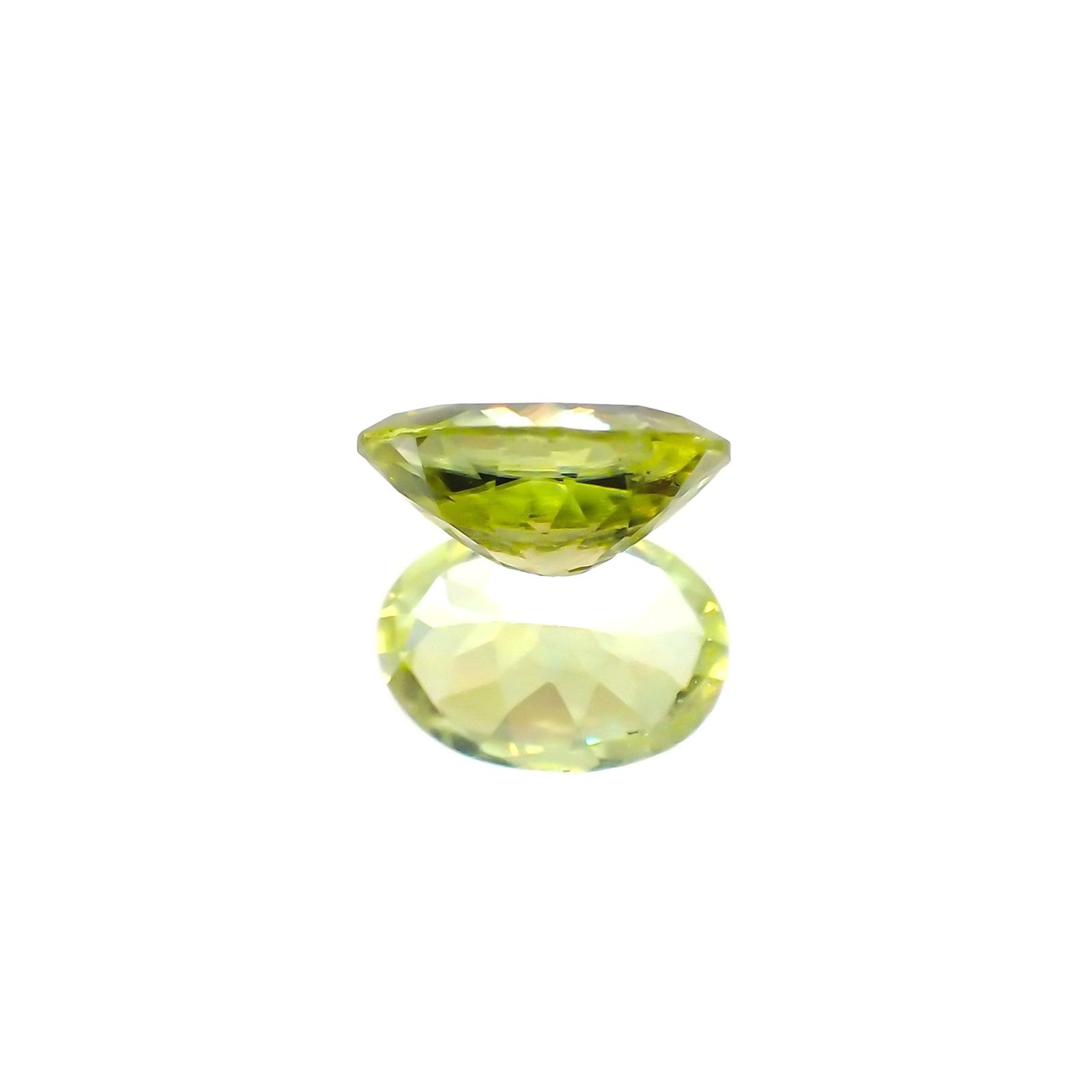 スフェーン(宝石名スフェーン)マダガスカル産 識別済 0.77ct / 7.1x5.1mm前後 [231224436]