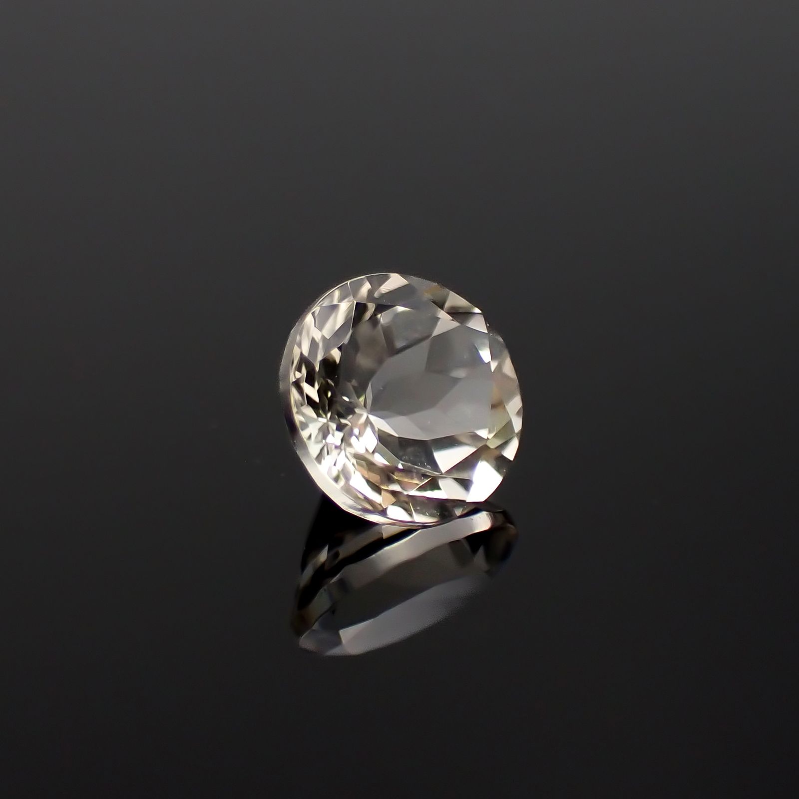 イエロースキャポライト フルオレッセンス(宝石名スキャポライト)タンザニア産 1.25ct 識別済[230722653]6.9x6.9mm前後