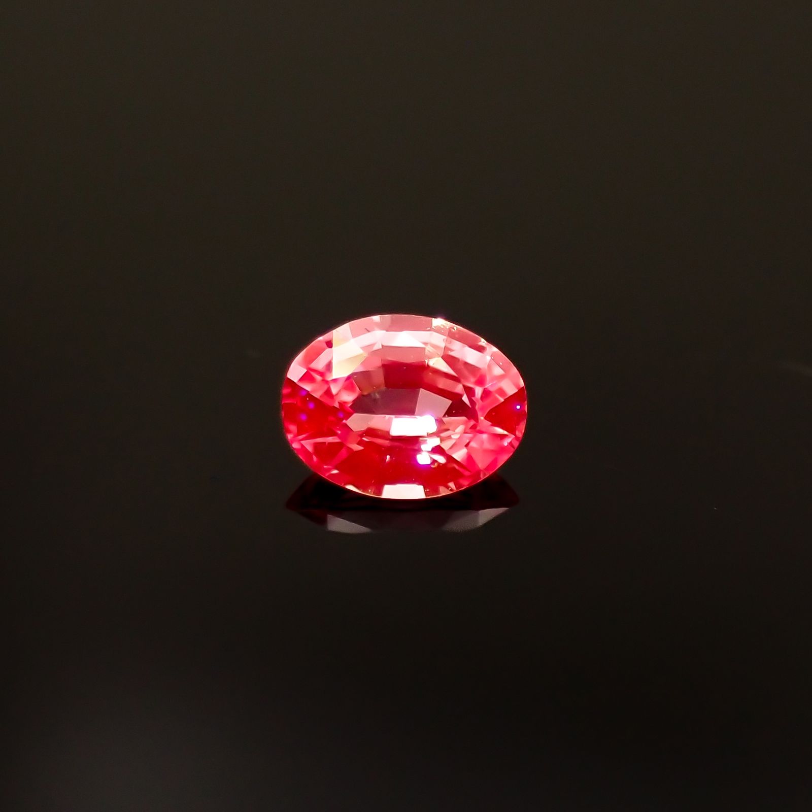 ネオンピンクサファイア スリランカ産 0.18ct[240226294]4x3mm前後