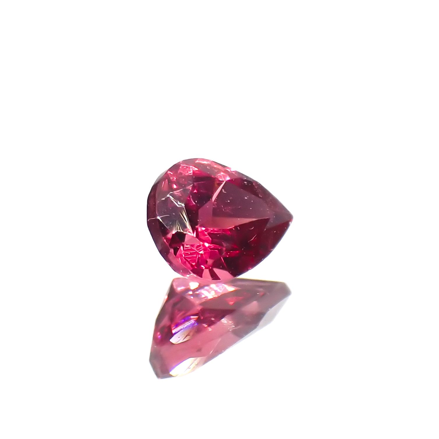 レッドスピネル(宝石名スピネル)タンザニア産 0.19ct 識別済[230522106]4x3.1mm前後