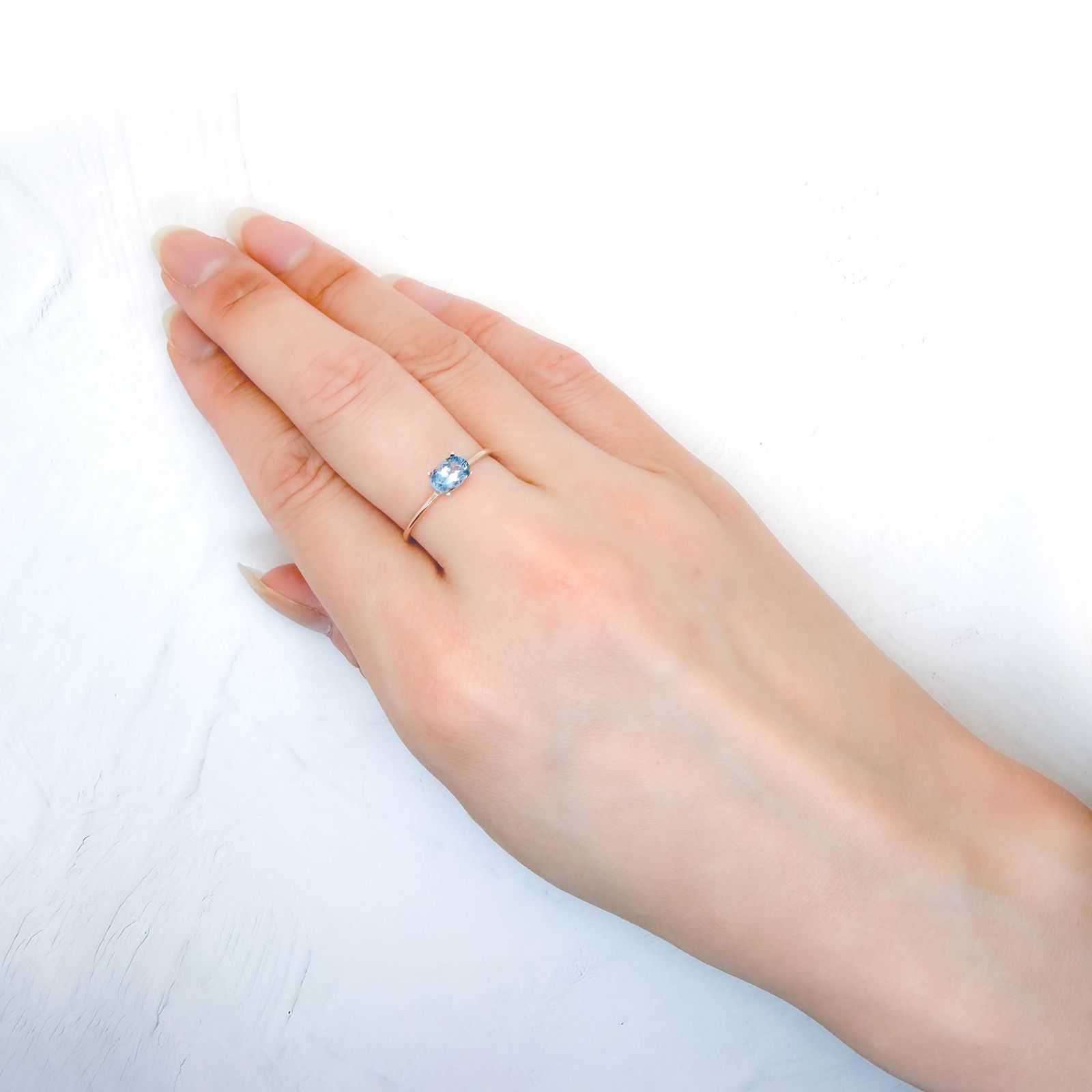 アクアマリン サンタマリアカラー(宝石名アクアマリン)モザンビーク産 識別済 0.45ct / 6.1x4.2mm前後 [2630622262]