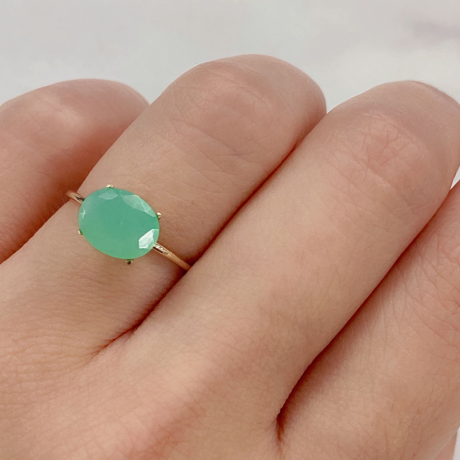グリーンオパール(宝石名コモンオパール) 南アフリカ産 1.15ct 識別済[210611391]8.9×7.1mm前後