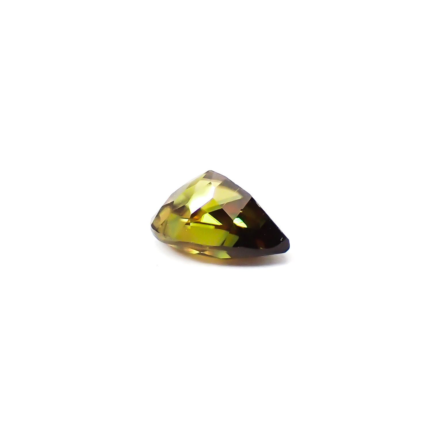 カラーチェンジスフェーン パキスタン産 0.55ct / 6.1x4.2mm前後 [260632442]