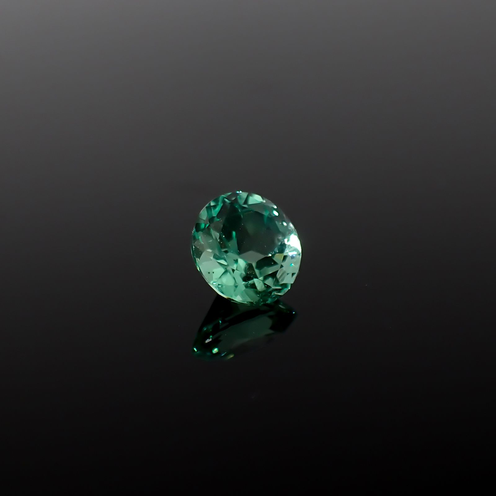 ノンオイルエメラルド(宝石名エメラルド)コロンビア産 GIA鑑付 1.25ct / 7.07x7.27mm前後 [260432065]