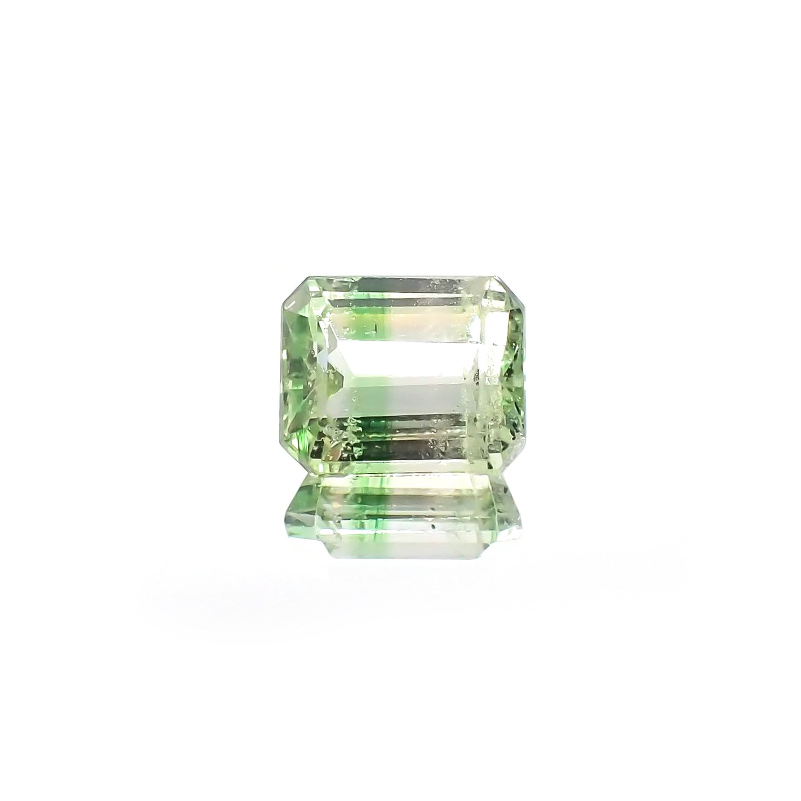 バイカラーツァボライト(宝石名グリーン グロッシュラー・ガーネット) タンザニア産 識別済 0.97ct / 5.9x4.8mm前後 [210711567]
