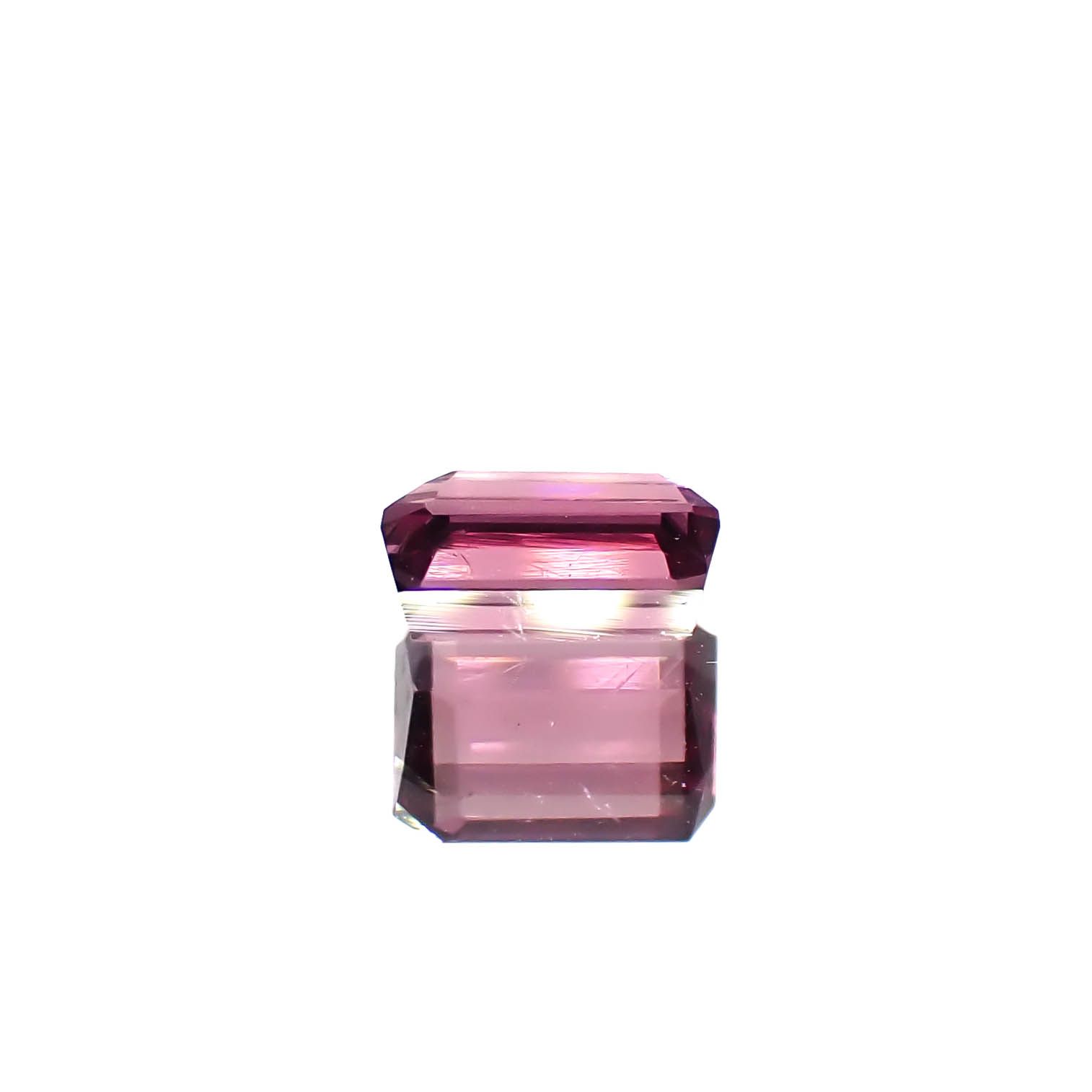 パープルトルマリン アフガニスタン産 0.57ct / 5.6x4.1mm前後 [251131319]