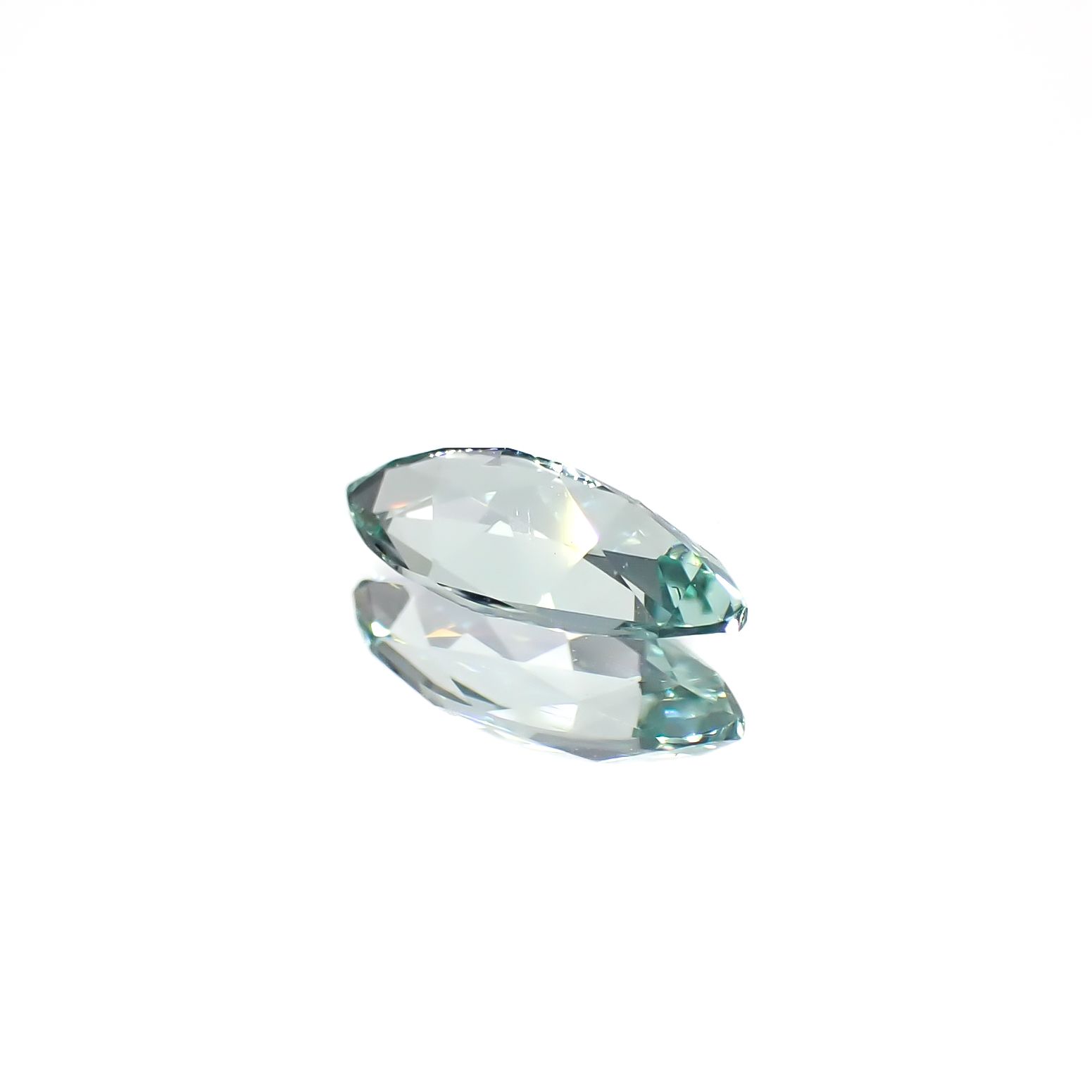 ミントベリル ブラジル産 0.24ct[240929118]6.7x3.2mm前後