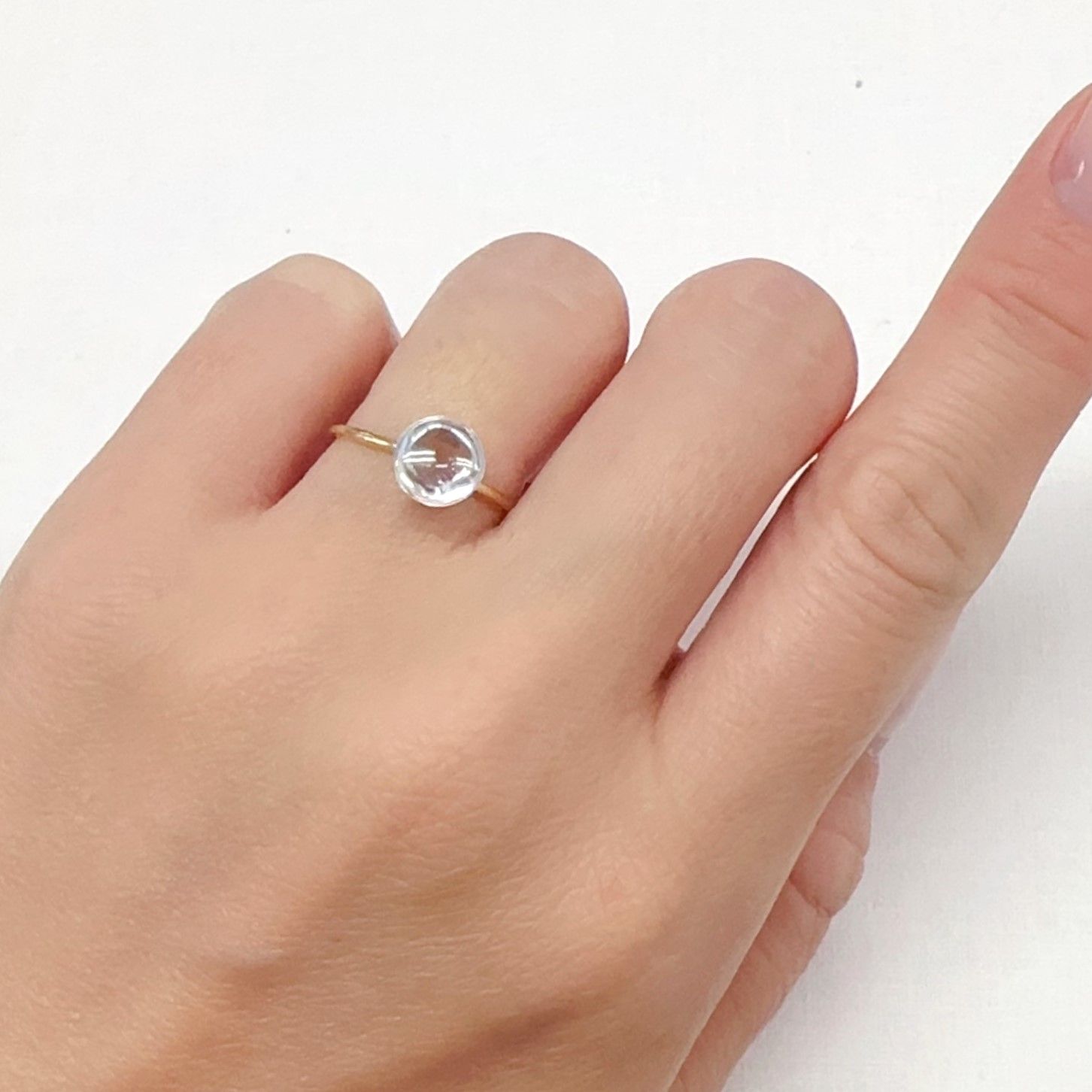 ◇バフカット◇レインボームーンストーン(宝石名ラブラドライト)マダガスカル産 1.502ct ソ付(彩珠)[240427206]7.4x7.3mm前後