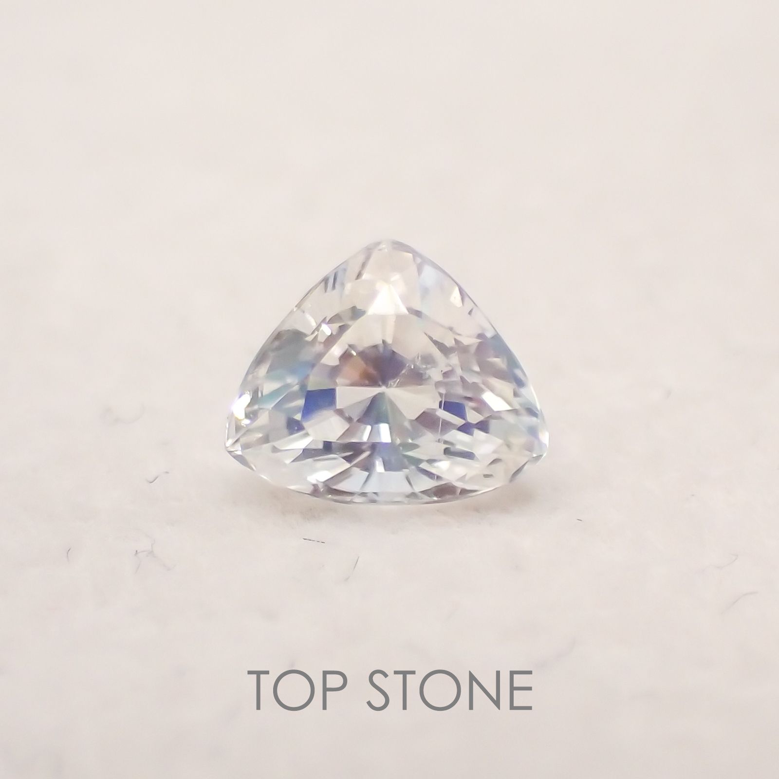 レインボームーンストーン(アンデシンラブラドライト) マダガスカル産 ルース 0.77ct[21059638]6.5×5.3mm前後