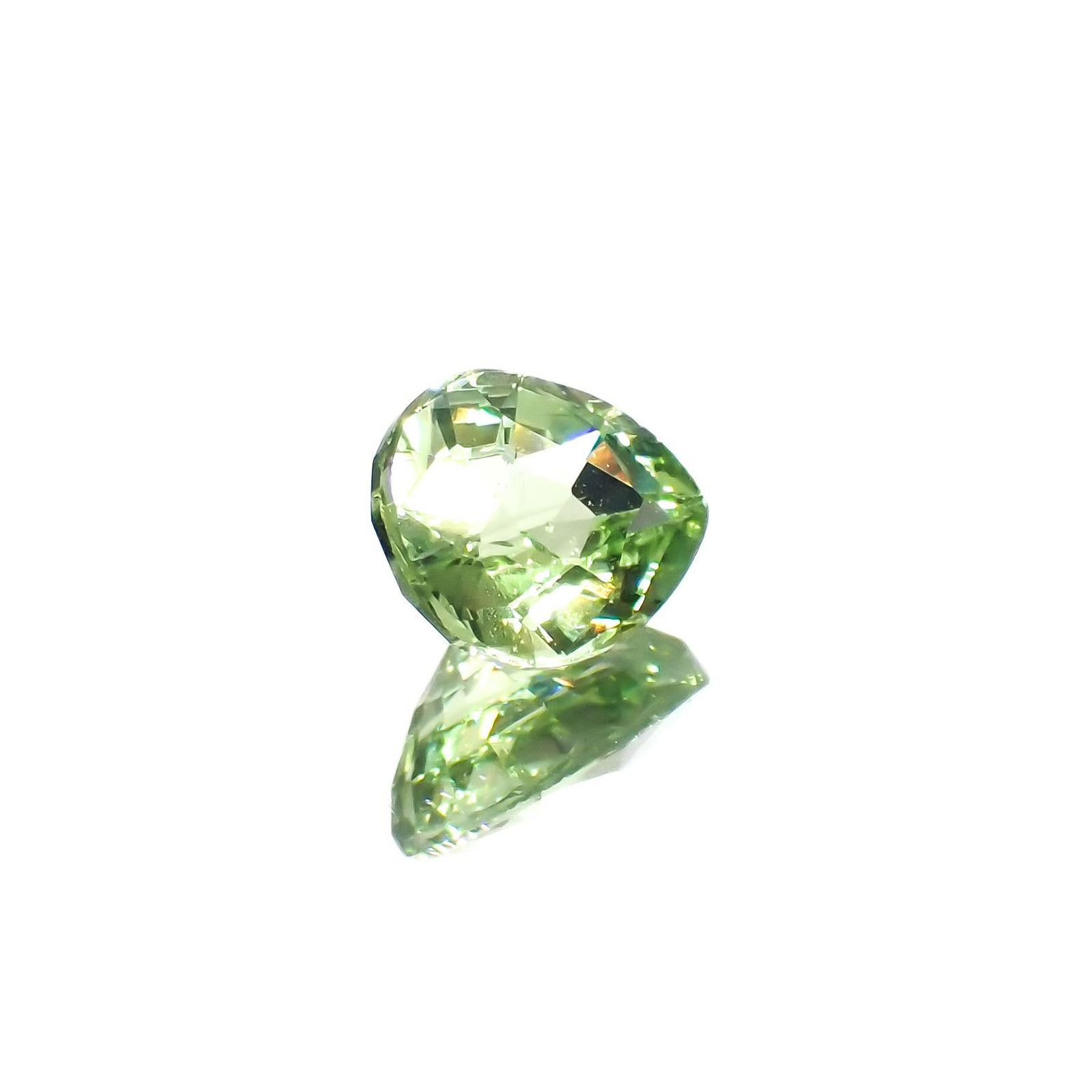 ミントガーネット(宝石名ガーネット)タンザニア産 識別済 0.81ct / 6.1x5.2mm前後 [251023067]
