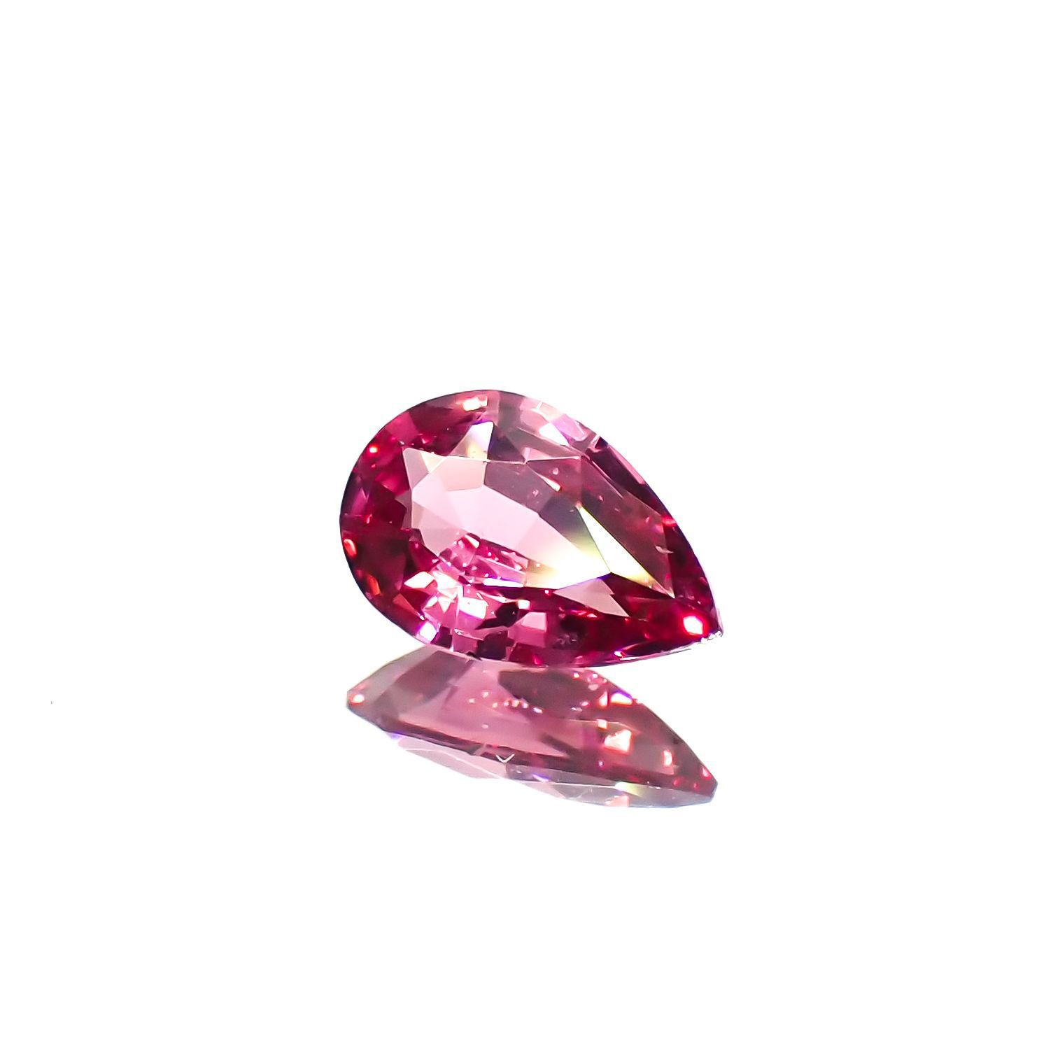 ホットピンクスピネル(宝石名ピンク・スピネル)タンザニア産 0.24ct 識別済[230120034]5.3x3.4mm前後