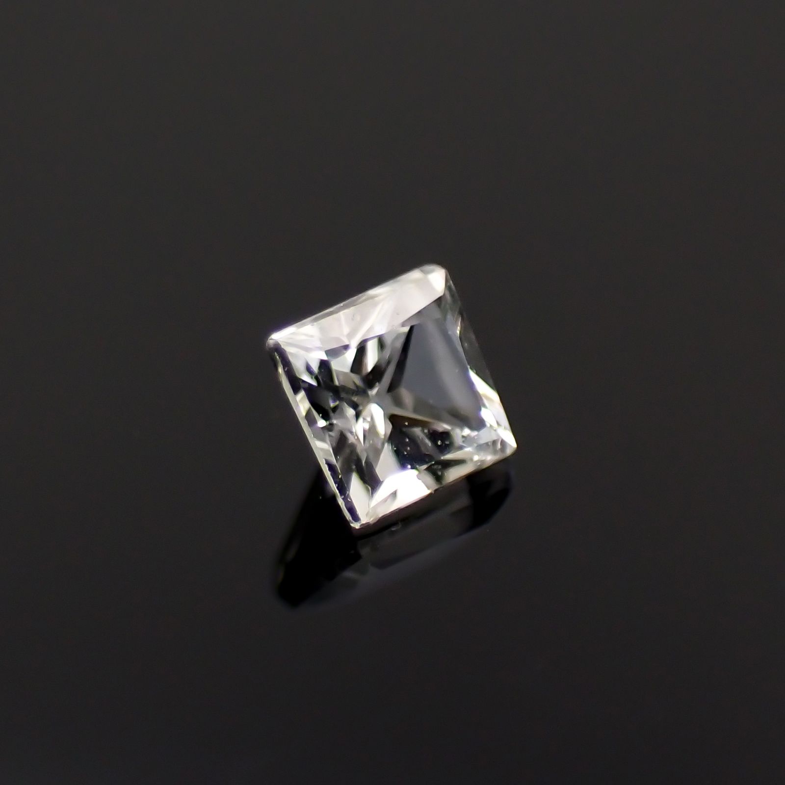 ◇プリンセスカット◇リューコガーネット ビルマ産 0.10ct[230923364]2.4x2.4mm前後