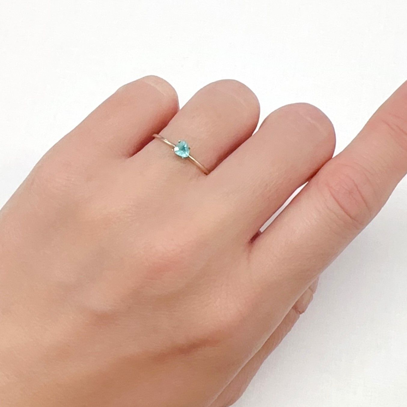 パライバトルマリン ブラジル・パライバ州バターリャ鉱山産 0.16ct[240326516]3.7x3.7mm前後
