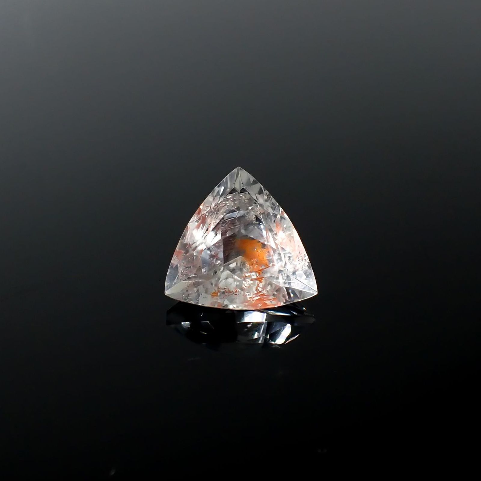 オーロラクォーツ ブラジル産 4.77ct / 12.1x12.1mm前後 [240225904]