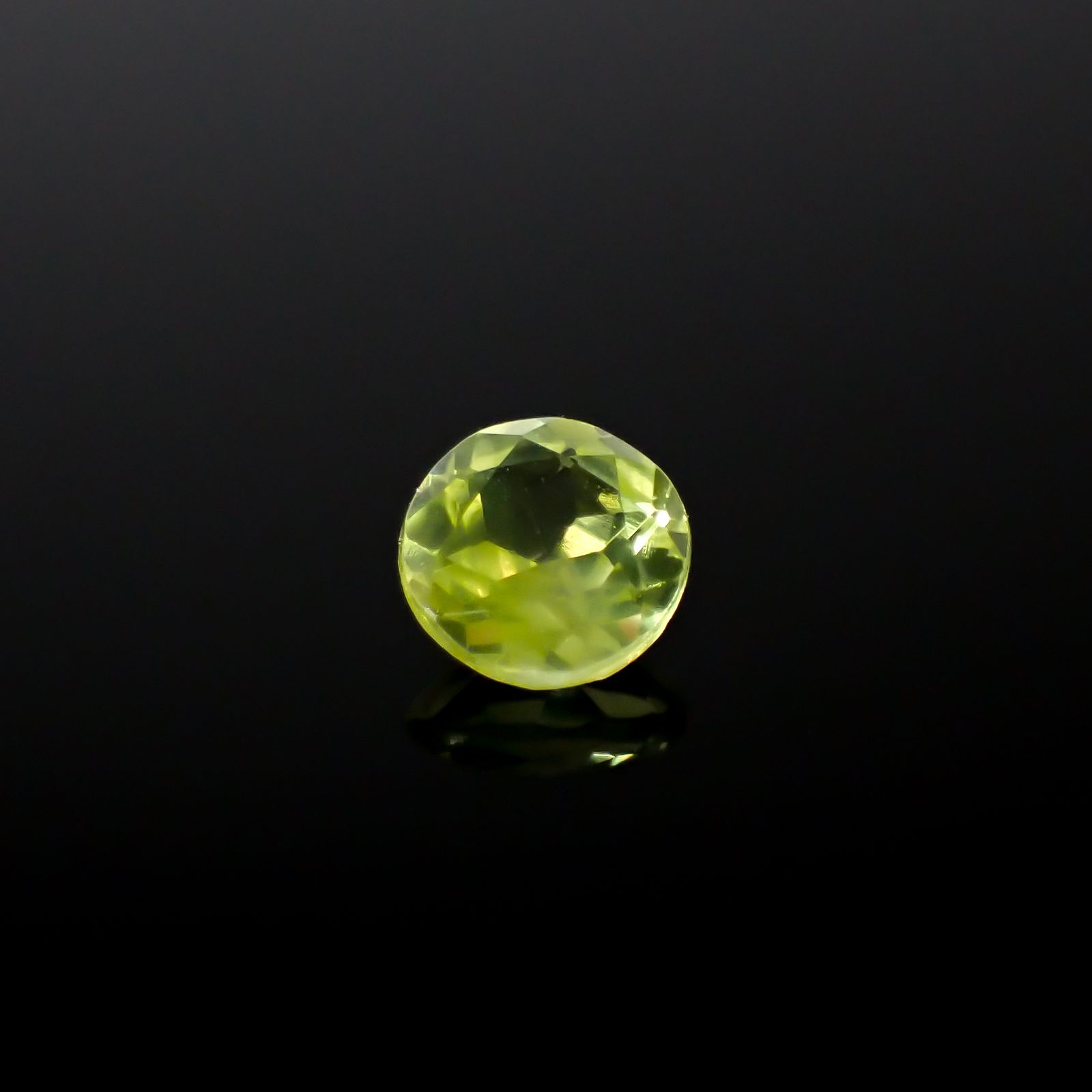 パロットクリソベリル(宝石名クリソベリル)インド産 0.33ct 識別済[240627984]4.1x4.1mm前後