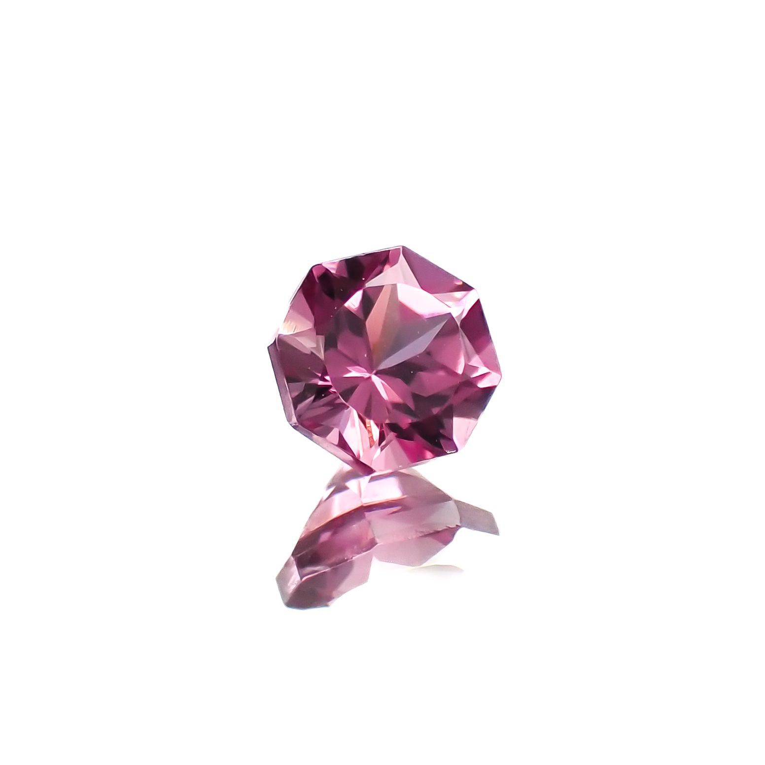 ◇オクタゴンカット◇カラーシフトマラヤガーネットSA(宝石名ガーネット)タンザニア産 0.41ct 識別済[220918046]4.1x4mm前後