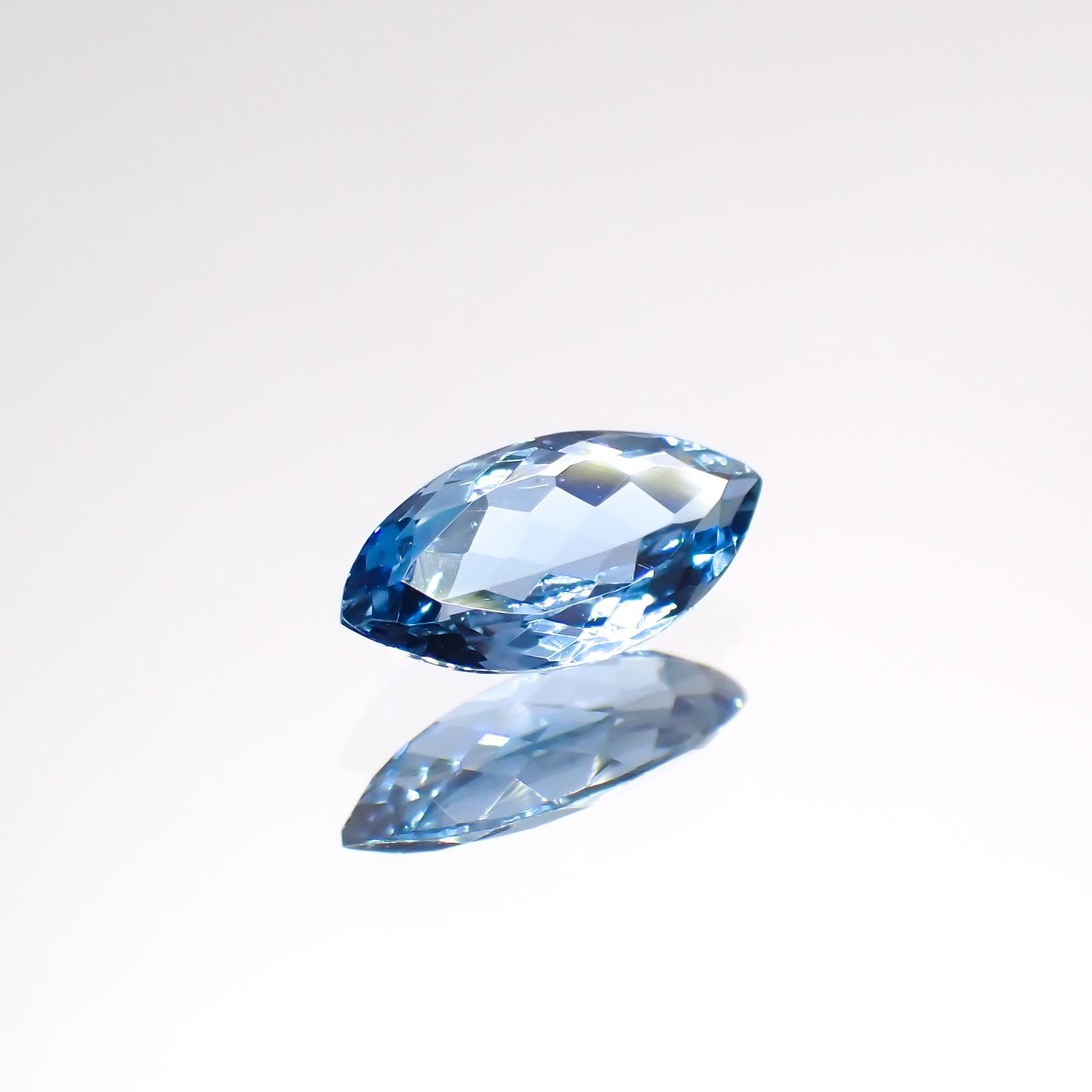 サンタマリアアクアマリン ブラジル産 0.46ct[220114054]8x4mm前後