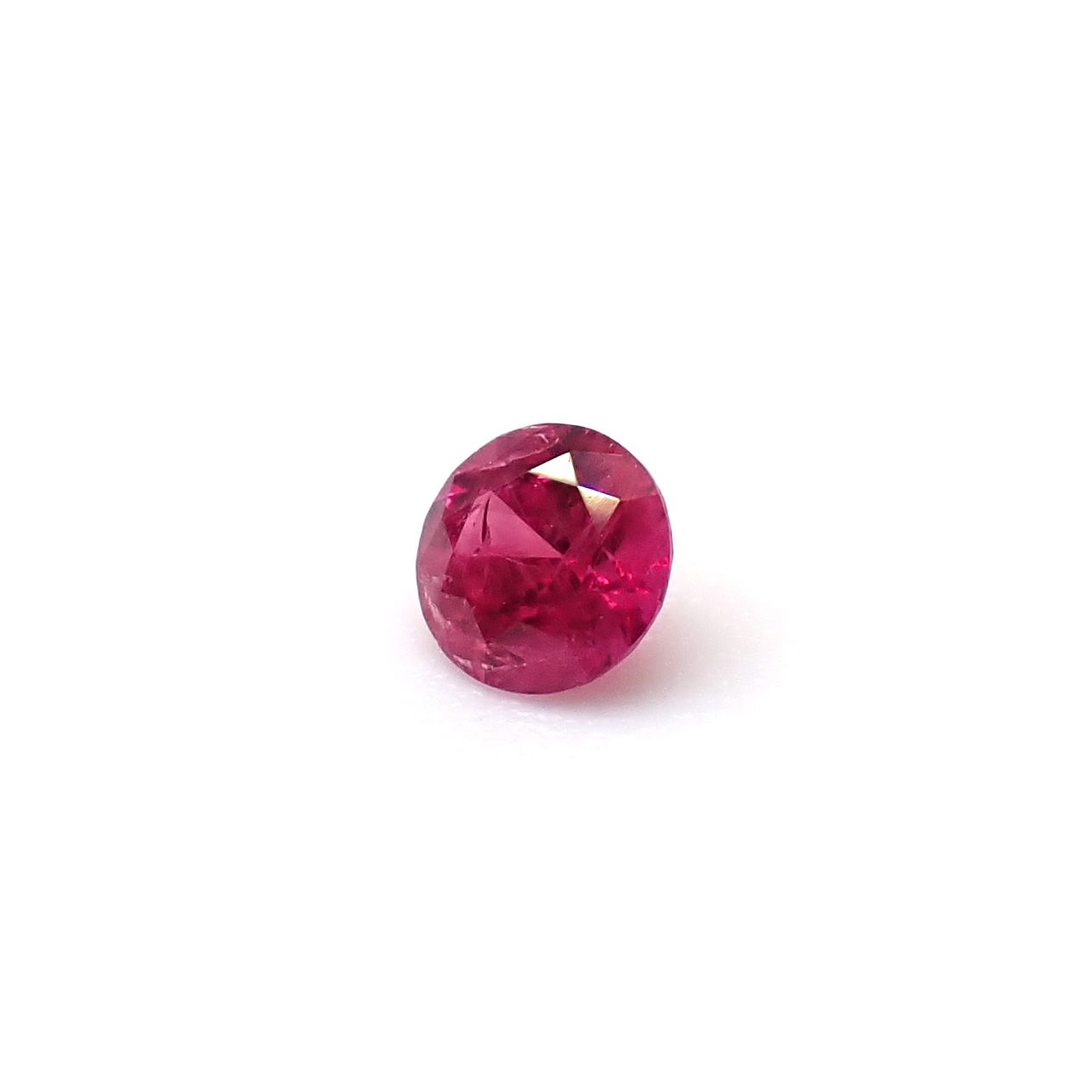ルビー グリーンランド産 0.13ct / 3x3mm前後 [261033230]