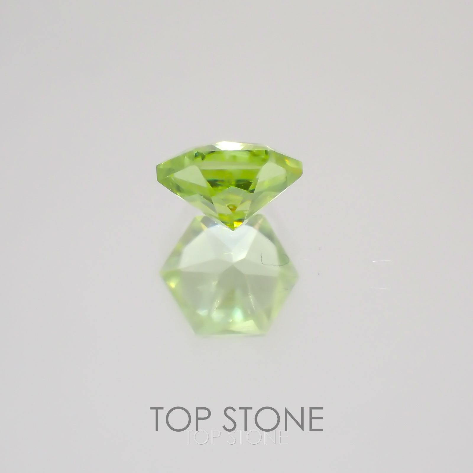 ◇ヘキサゴンカット◇スフェーン(宝石名スフェーン) マダガスカル産 0.35ct 識別済[21029417]4×4mm前後