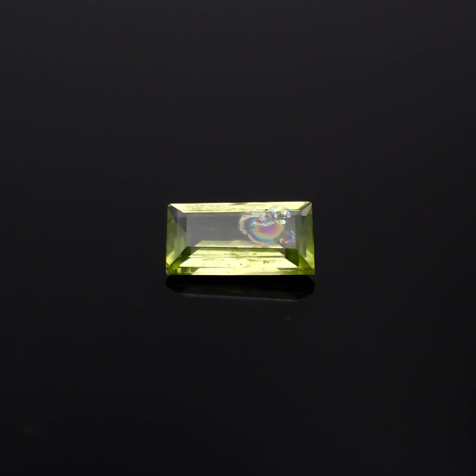リリーパッドペリドット アメリカ・アリゾナ州産 0.29ct[231224602]5.6x2.9mm前後