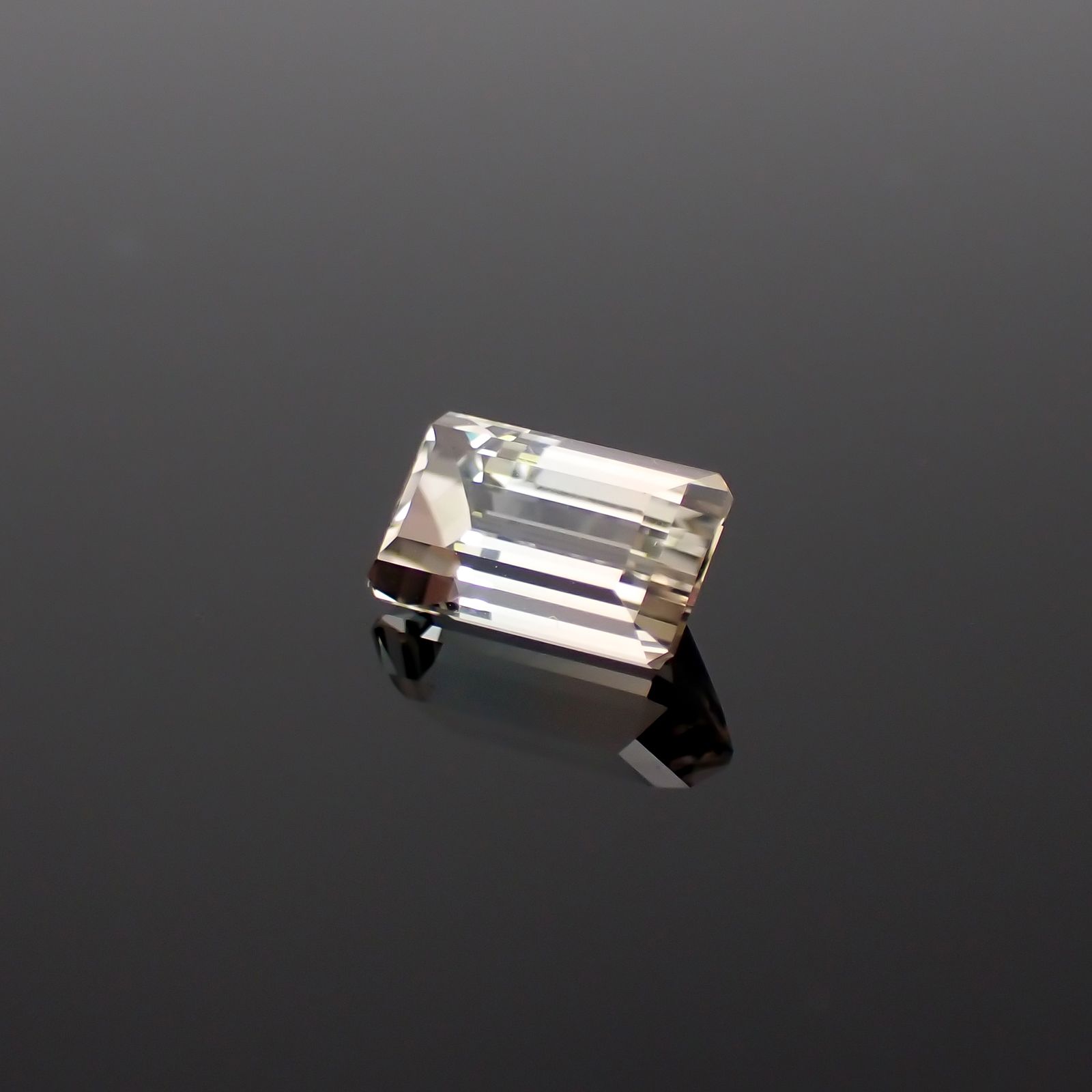 バイカラートパーズ ウクライナ産 2.56ct[231224892]9.4x5.4mm前後